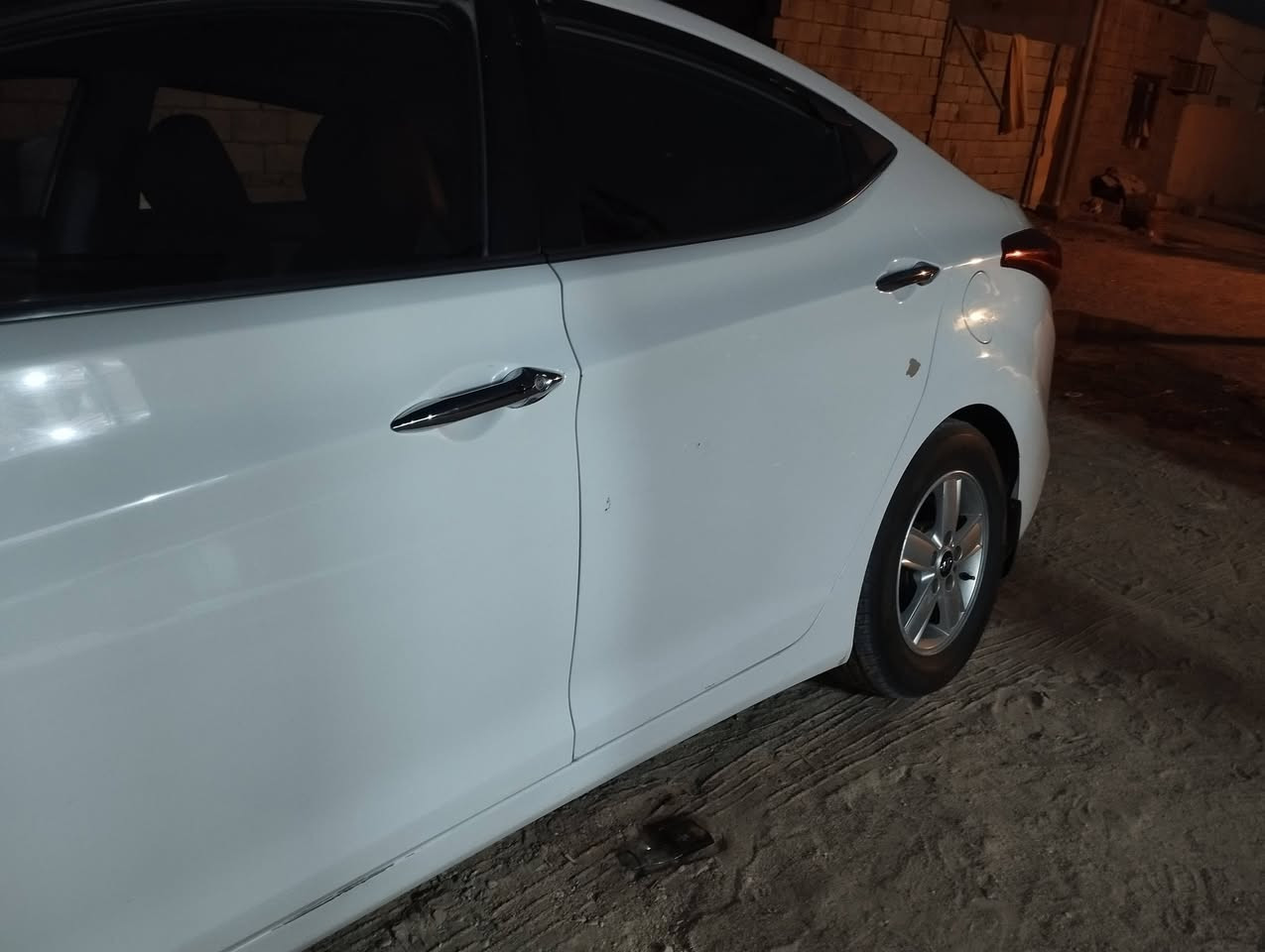 السلام وعليكم النترا 2014خليجي رقم بصره انكليزي بأسمي  السياره(  GLS) فول مواصفات واحد على واحد مكفوله ماعدا بارد كد شبر وتكشير بصيط
بصمه تشغيل 
بصمه ابواب 
بصمه جنطه
مري شفط
اشاير بل مري
تحكمات استيرن جهتين
شاشه كبيره
حساسات
ثلاجه بالجكمجه
تخم تاير جدد 
مكينه كير مكفولات
مكينه 1800دوش
غرفتهه حلوه
كشنات جلد كشنات وبطاين وارضيه لون واحد مشمشي
السعر 125وبيهه مجال حك الجيه 
*********** المكان البصره الزبير
