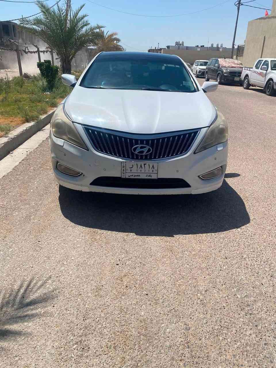 ازيرا 2014 للبيع فول مواصفات 
بيه باب العبري صبغ وربع البنيد صبغ بدون دواخل ولا ايرباكات مكان النجف رقم بغداد باسمنه 
السعر ب120 وبيه مجال 
***********
