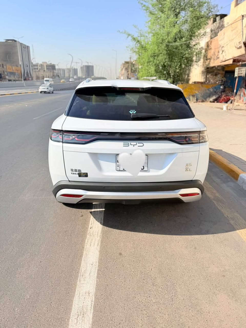 بسم الله الرحمن الرحيم 
السلام عليكم

بي واي دي سونك L
 كرسي واحد كهرباء 
بانوراما 
اربع كامرات
تبريد قطعتين 
مري شفط 
تشغيل عن بعد 
حساسات امامي خلفي 
تحكمات استيرن 
كروز سرعه 
بلكن هايبرد 

السعر 20000$ دولار وبيه مجال بسيط

العنوان بغداد 

الاستفسار 
***********
***********
