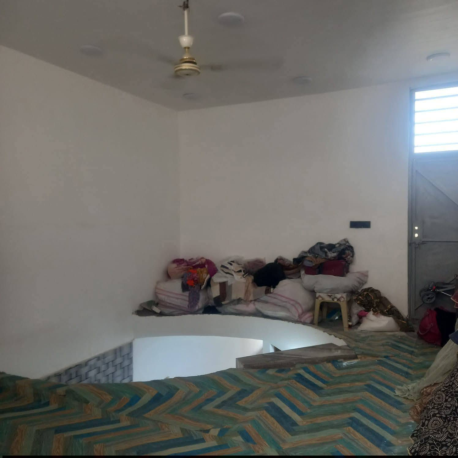 🏦دار سكـــــــــــــن للبيع طابوو صرف 

العنوان:-  الديوانيه / نهايه شارع سالم الجمعيه 

      (يقع على ساحه) 

🌎المساحه:- 100م شرك طابقين بناء حديث 

⚡ يتكون:-

💯غرف نوم عدد 2

💯صاله عدد 2 

💯مطبخ مفتوح على صاله نظام تركي 

💯استقبال 

🛁صحيات داخليه 

🛁صحيات خارجيه 
بسعر مناسب
للاستعلام 
📲 ***********
📲 ***********
علي الجبوري/ابو مهيمن
