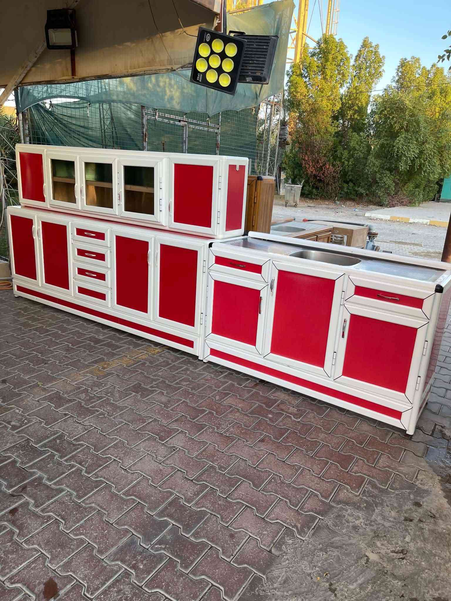 كاونتر مستعمل قياس مترين ونص والسنك مالته قياس 150 سم نضيف كلش اخوو الجديد استعمال شي قليل كلش وشغله حطاطه ثقيل مكانه تكريت شارع الزهور للاستفسار ***********
