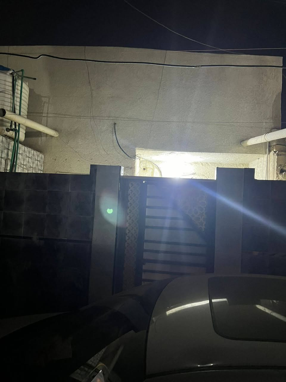 بيت زراعي ١٠٠ متر بنزله ابو هبه بي صاله واستقبال وغرفه ومطبخ وصيحات خارجيه وحمام داخلي السعر ٤٥ وبي مجال *********** جديد
