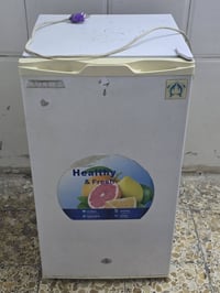 للبيع ثلاجه حجم صغير شغاله وعل فحص شرط ثلج  وكاونتر سنك مرمر نضيف حيل ...