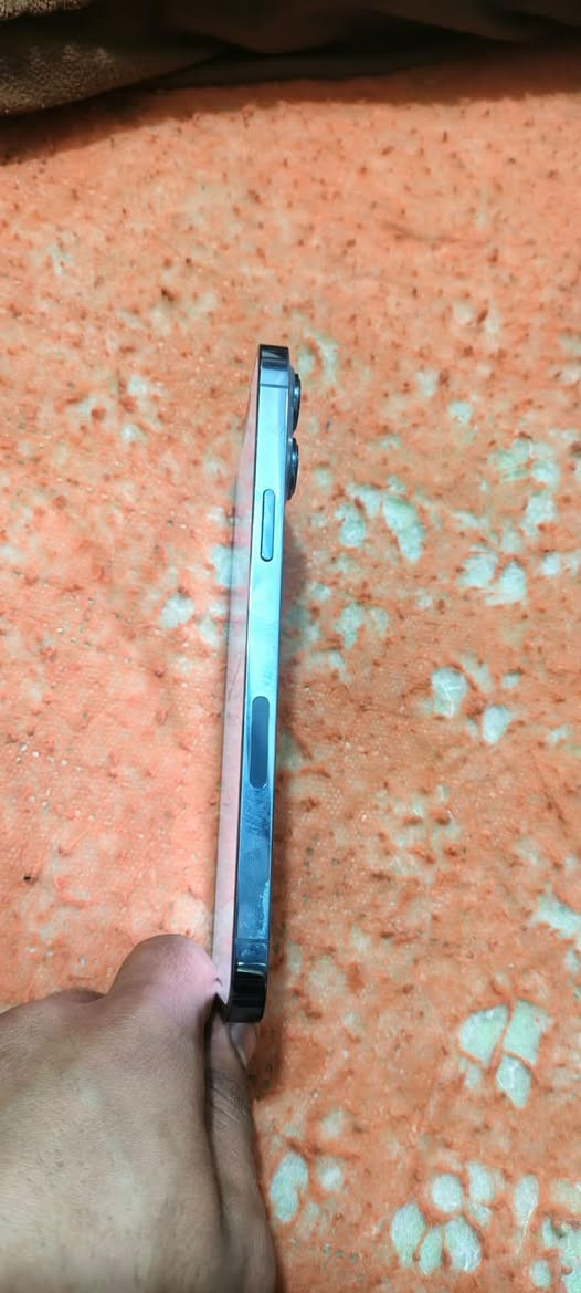 آيفون 13 برو ماكس للبيع بحالة ممتازة جداً!
iPhone 13 Pro Max :الموديل
الحالة: نظيف جداً وخالٍ من الخدوش (أخت الجديد)
البطارية: 90% (صحة ممتازة تدوم طويلاً)
الضمان: الجهاز غير مفتوح نهائياً ولم يسبق له أي صيانة أو تصليح (شاشته وقطعه الأصلية بالكامل).
الذاكره 256
السعر: (800 الف بي مجال)
المكان: بغداد العبيدي
للتواصل والاستفسار الاتصال على الرقم: ***********
