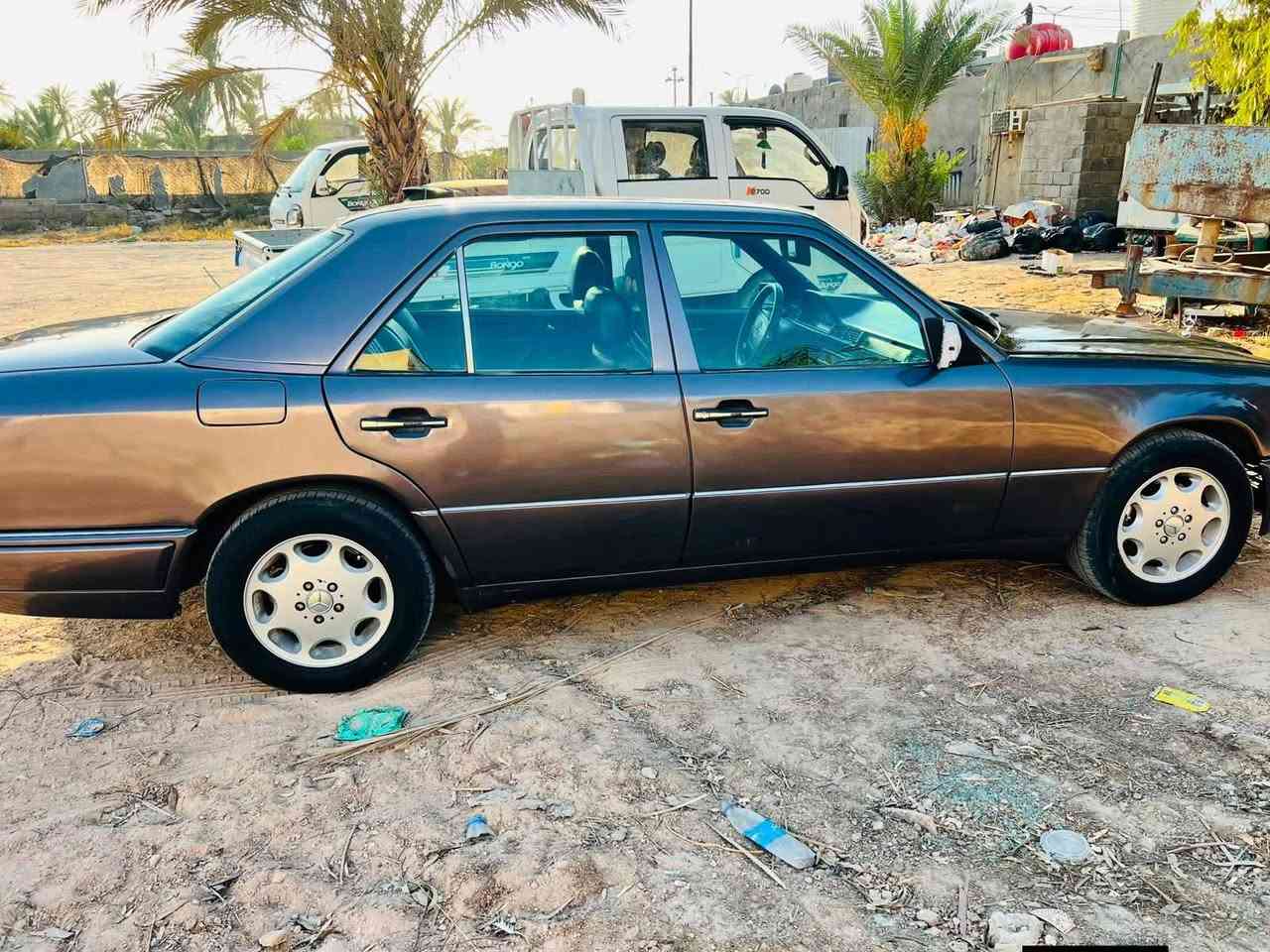 السلام عليكم
مارسدس دب 300 موديل 91 كير مكينه بلاد كفاله 
تبريد ثلج 
منظومه بانزين كلها جديده فيتبم نوزلات فلاتر جديد 
باتري جديد 
سنتر لوك ريمون 
بدون قطره خياس قواعد دبل كفاله 
دبل فيت بم 
دبل هورن
 دبل مروحه 
داخل جلد كشنات كهرباء  
إخوان السياره بعد أحلى بالحقيقه 
مكاني بابل السعر 57 اتصل بيك خير وتدلل 
‏‪***********
