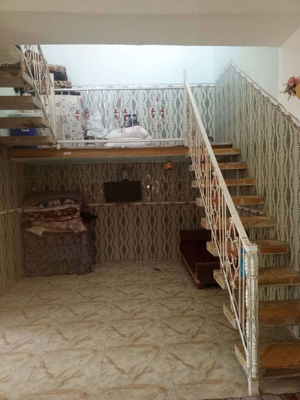 السلام عليكم بيت للبيع في القاسم قرب سيطره الفياضيه بيت كامل خدامات كلشي موجود الماء اساله ما يحتاج موطور البيت يحتوي على غرفتين نوم وصاله ومطبخ ومنورات اثنين للترك يعني بيت جاهز المساحه 270متر 

الاتصال على الرقم:***********
