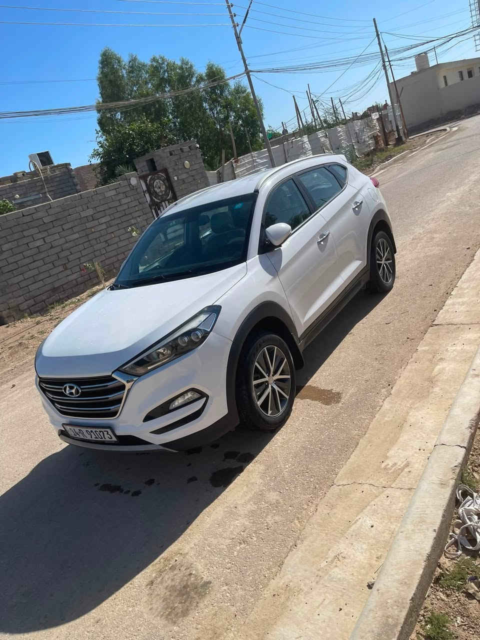 مراوس 
توسان ٢٠١٧ خليجي 
رقم بصره سنويه ٢٩ نكليزي
بيها صبغ قطعتين بدون معجون 
سياره مال بيت جديده حيل ما متعوبه 
كير مكينه حداده تخم تاير تبريد كله جديد 
العنوان بصره 
***********
