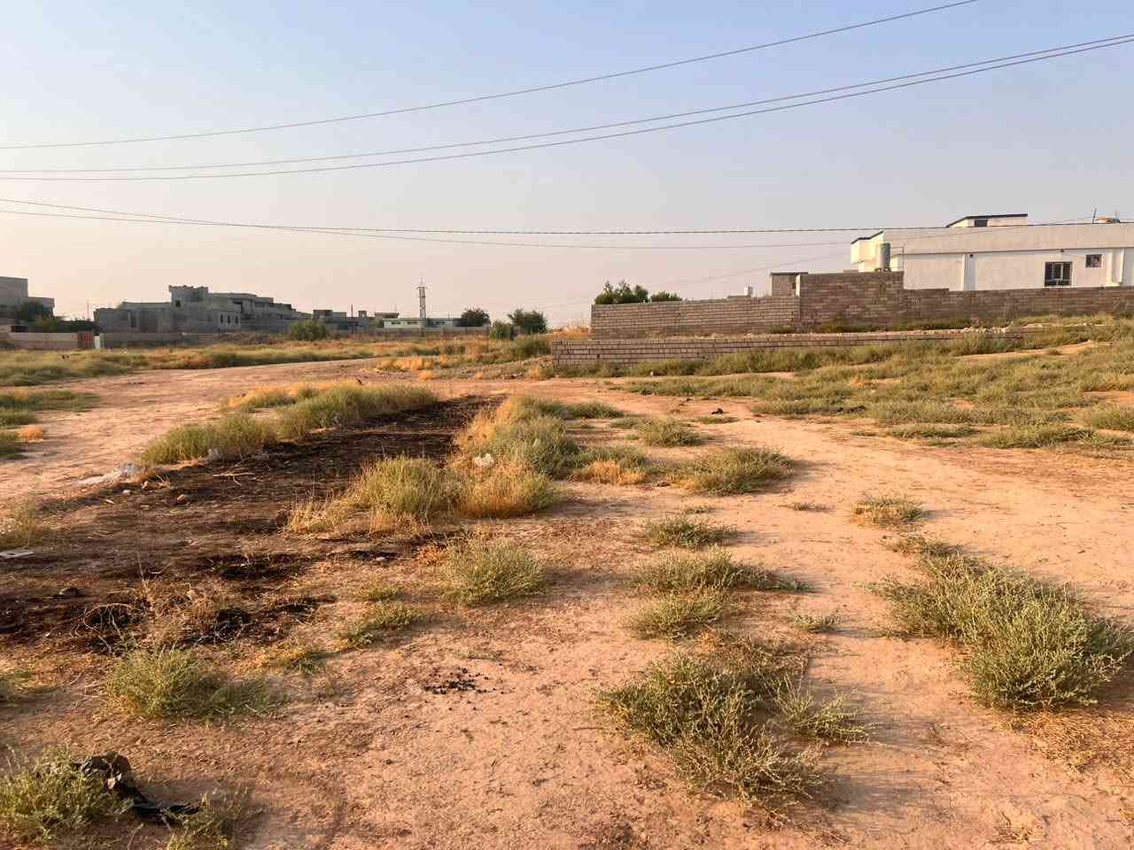 ارض سكنية للبيع اكثر من 1000 متر تريد 300 او400 سند 25 واصلها كافة الخدمات الموقع ناحية القيارة مقابيل بستان الطعمه مجاور بيت حسين المحمدان وسعد العبدالله للأستفسار ***********
