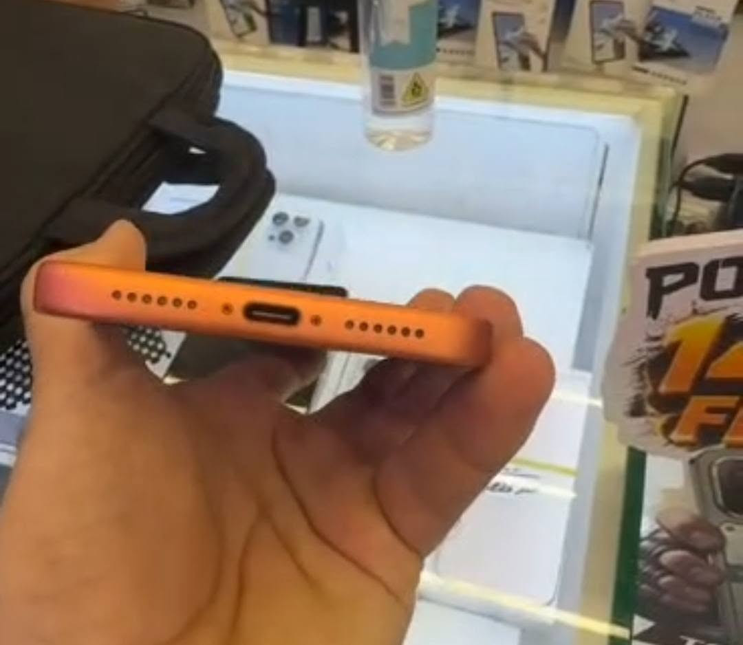 📱 للبيع iPhone 17 Pro Max
🟠 اللون: برتقالي
💾 الذاكرة: 256GB
🌍 الموديل: عربي (شرق أوسط)
🔋 البطارية: 96%
🔧 حالة الجهاز:
✨ نظافة الشاصي 100% وبدون أي شخط
🔹 الجهاز وكالة (لا مفتوح ولا مصلح - ووتر بروف)
🛡️ كفالة عامة شاملة
🎁 الهدايا والملحقات:
➕ الكرتونة الأصلية
➕ كفر شفاف أصلي
➕ لزقة شاشة بلاك أصلية
➕ لزقة كاميرات أصلية
➕ واير شحن أصلي
💰 السعر: 1,700,000 دينار عراقي
📍 الموقع: بغداد – الحرية
🚚 متوفر توصيل لجميع محافظات العراق
🔍 شرط الفحص قبل تسليم الفلوس
📞 للتواصل: ***********
