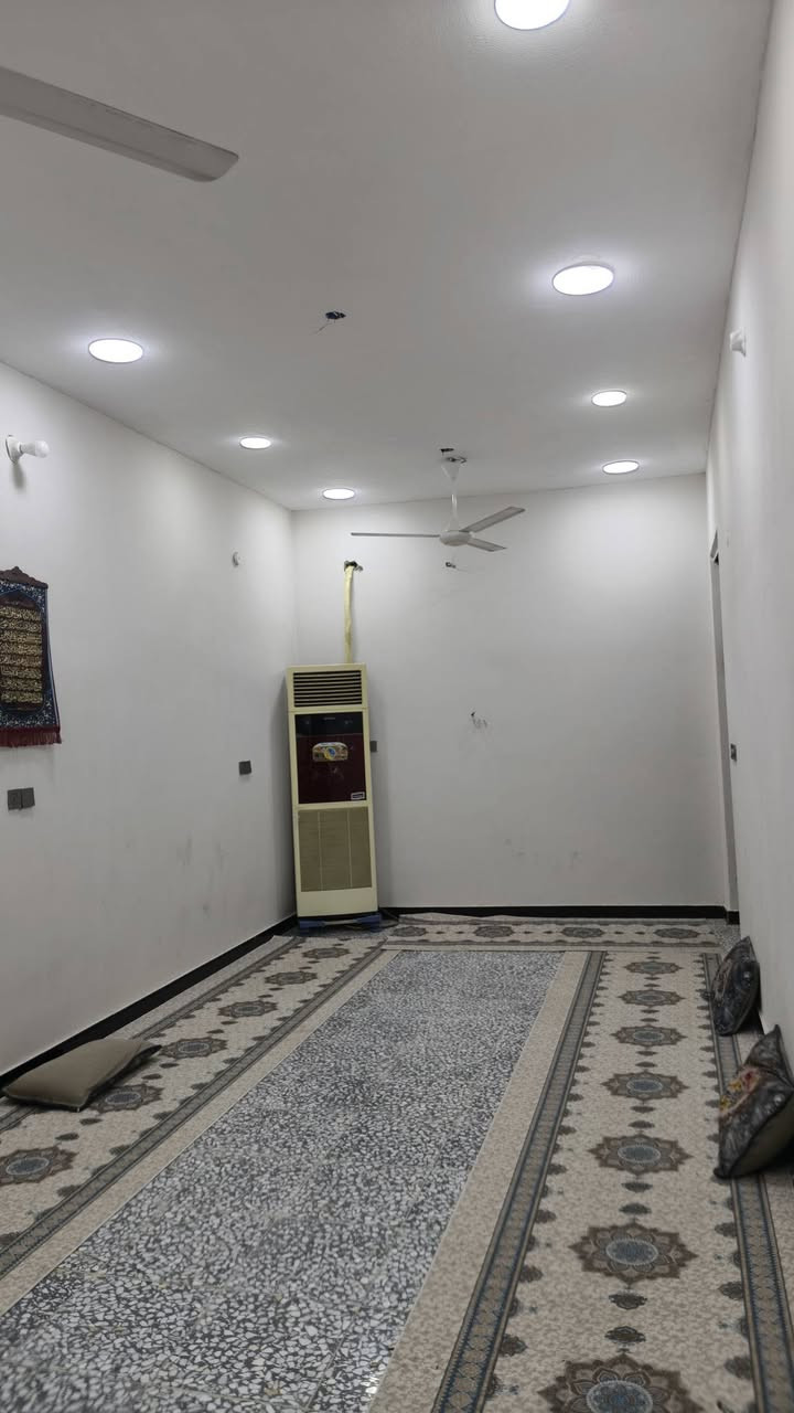 ‏  بسبب الوعود الكاذبة
‏إعادة نشر...... 
‏بيت بلديه  المساحة ٢٠٠ الراشديه قرب بيت حجي هارون  .. بناء كامل غرفتين نوم استقبال هول مطبخ مخزن مجمع صحيات داخلي وخارجي وغرفه سويت 
‏بيت جاهز تجي تسكن مباشرتا.. معامله كامله ومسجل 
‏استفسار  ***********
‏
