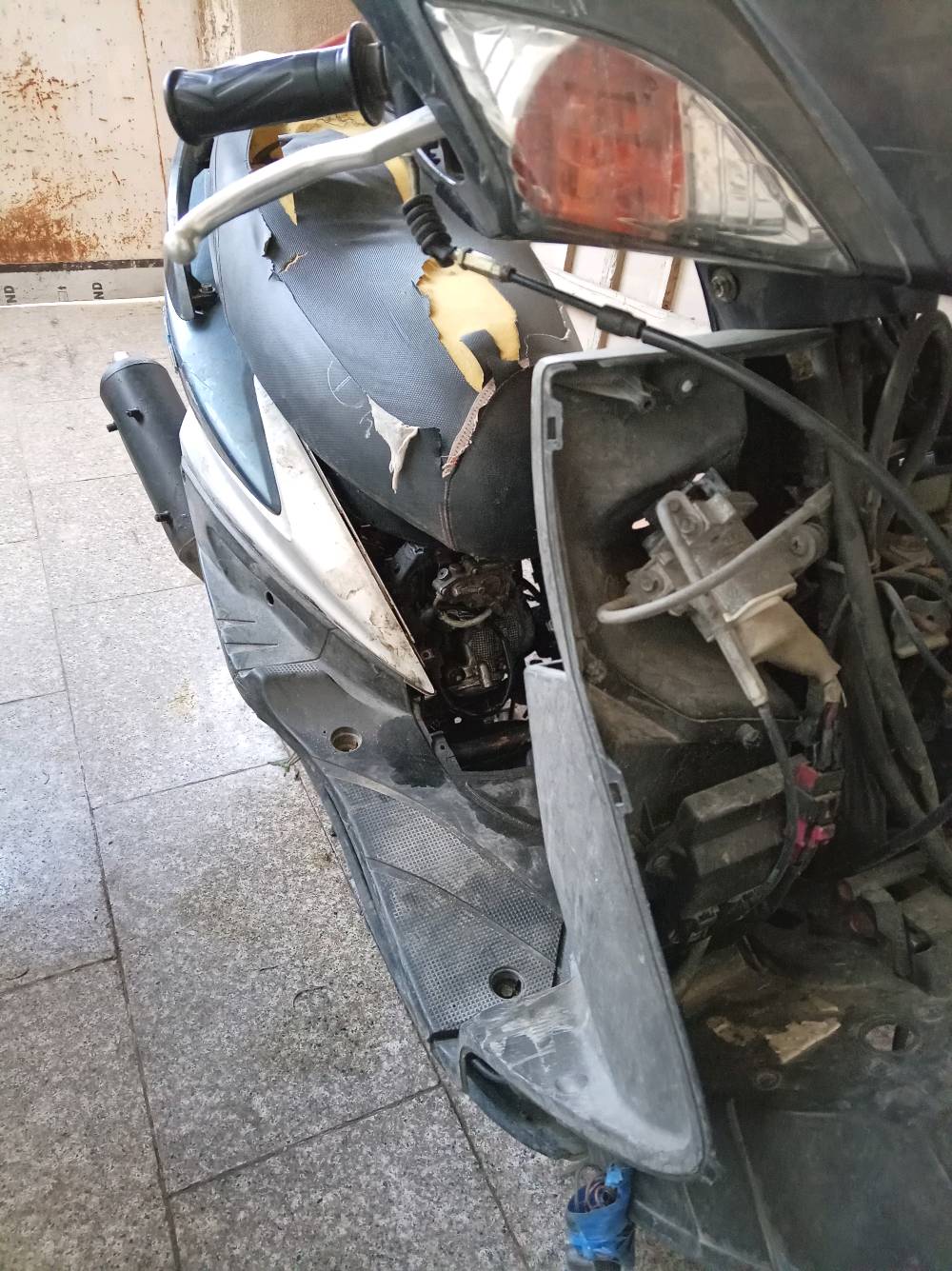 دراجة سكنس فحل كابريته للبيع جنت امشي بيها و طفت اتوقع مكينتها كضت جانت شغاله و سلفها شغال ابيع على حطتها السعر 175 و الي عنده سعر يرضي الطرفين و يرضي الله يجي واتساب و يدلل العنوان البصره التنومة رقمي ***********