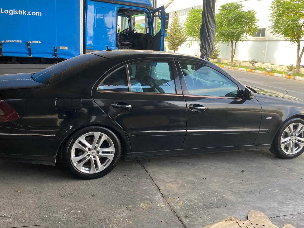 Mercedes E class 2009 
بؤ فرؤشتن و گؤرينه وه 
فول مواسه فات بئ سلايت 
2 پارجه ى سبوغه بئ زؤرى سه قفى كالبونه وه ى هه يه 
گير و مه كينه ى به شه رت 
4 تايه و ويلى تازه 
14 وه ره قه غرامه ى له سه ره دواى معامه لا ده يگه رينمه وه 
سعرى 93 معامه لايه كى برايانه 

ژماره *********** *********** واتس ئاپ و كؤره ك 
ژماره *********** 
￼￼ أربيل, العراق
