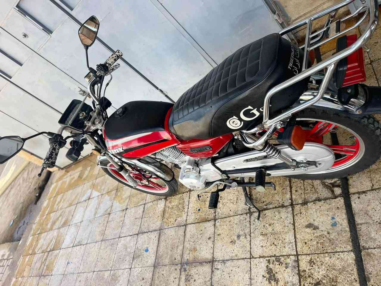 سلام عليكم موطور سيفان موديل22ما ملعوب بيه كله بلادي محرك مبدل ولفات بس الاصلي ابو الختم دراجه جديده معنه الكلمه تايرات جدد مبدللها  عداد سرعه رون كله شغال اشاير  لايت عالي ناصي شغال نشاط ومعدل خير من الله مكاني العلم ***********سعره 500بيه مجال قليل
