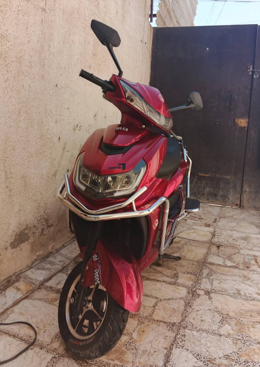 دراجه شحن نوع يوماها 6بطاريات 3سرع وبك سعر 750 وبيه مجال قليل بكاني بغداد الحميديه ***********
