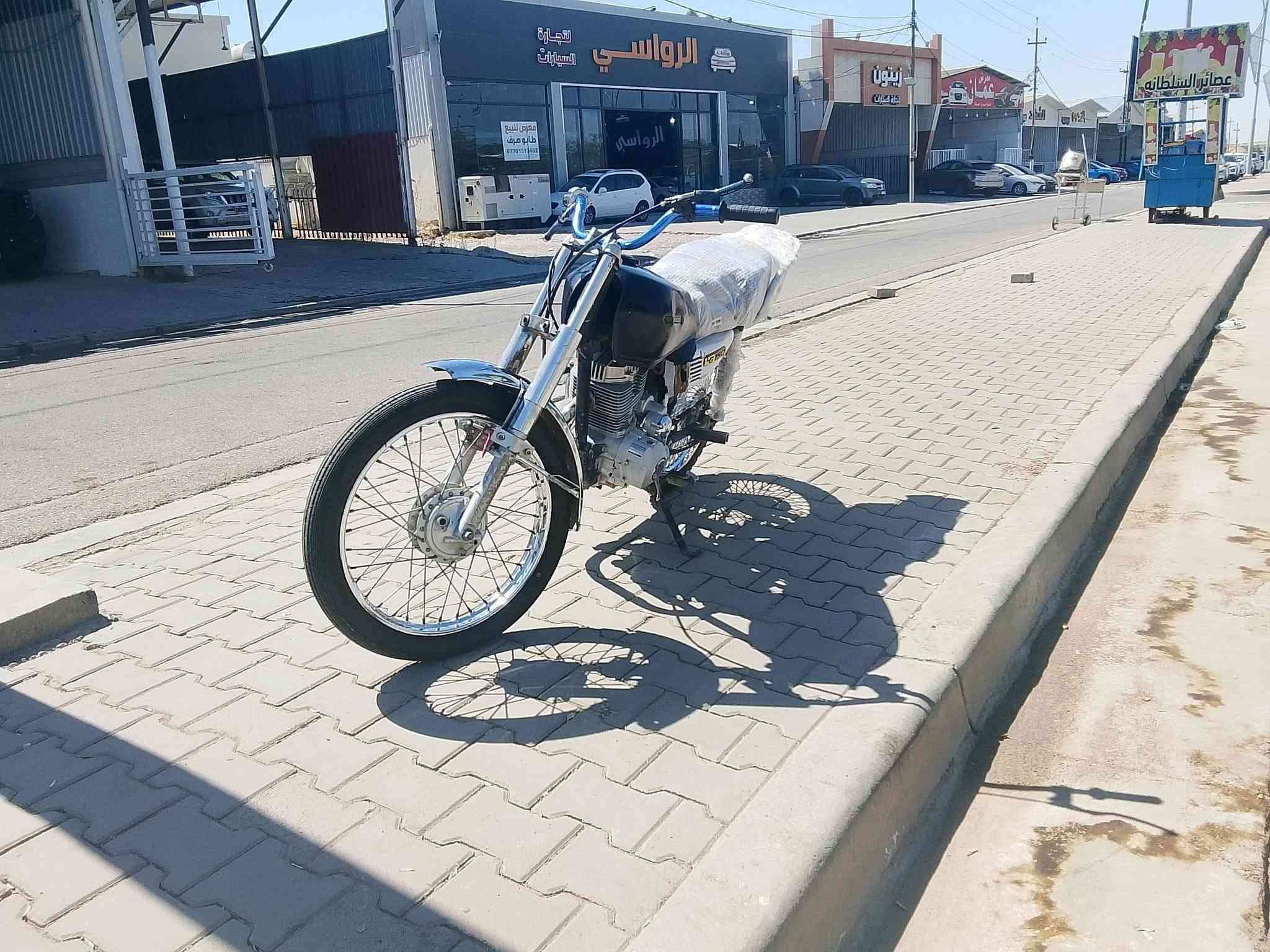 يا اللٌّه اسلام عليكم دراجه للبيع مكينه نضيف شاصي شرط تيرات قبل اسبوع مشتري جديد طرفين ويل خلفي اشترته جديد ما طور مكفول سعره 290 بي مجال قليل هذا رقمي***********
