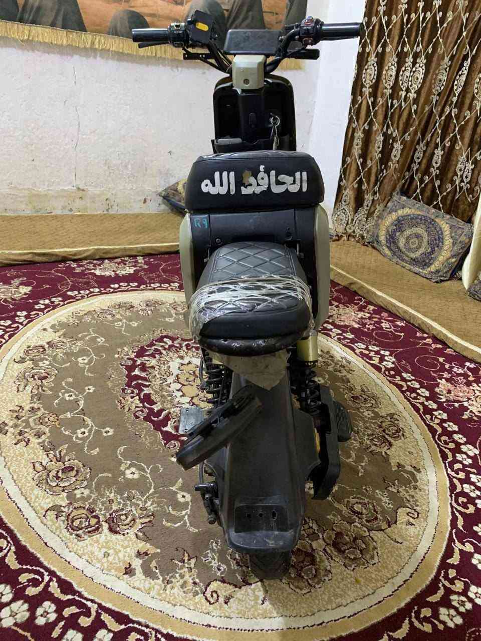 السلام عليكم ورحمة الله دراجه شحن للبيع ار تسعه
دراجه ار تسعه للبيع الدراجه ناقصهه بطاريه وحده والبقيات كلشي مابيهن والدراجه بيهه ضفيره جديده وتاير خلفي جديد بس بيهه بطاريه وحده عطلانه وياها الكاعيه مالتهه وهم وياها التجوه العنوان بصره جمهوريه السعر 280 وبيهه مجال حك الجيه 
لاستفسار ***********
