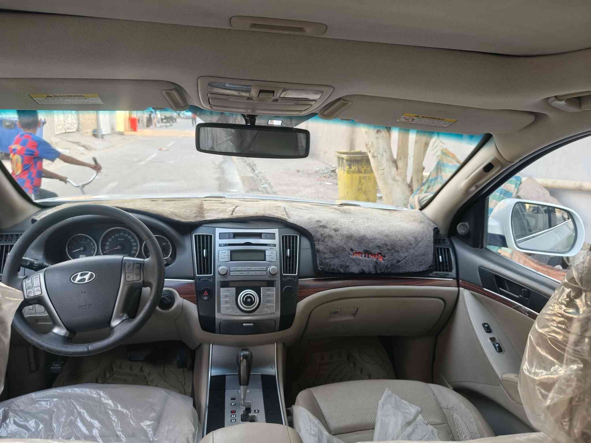 السلام عليكم
سيارة هونداي سنتافي فيركروز موديل 2012 سيارة مكفولة كفالة عامة جديدة عل شركة فول مواصفات باسمنة تحويل ثاني يوم سيارة ماعايزة الف المواصفات  
بانوراما 
تبريد تلث قطع  ثلج 🥶 تدفئة 🥵
كامرة تحكمات ستيرن 
كشنات كهرباء 
مكينة 6 سلندر كفالة كير كفالة 
حساسات سيارة مفولة مواصفات 
سعر  135 وبيه مجال 
عنوان //كربلاء طوريج 
***********
