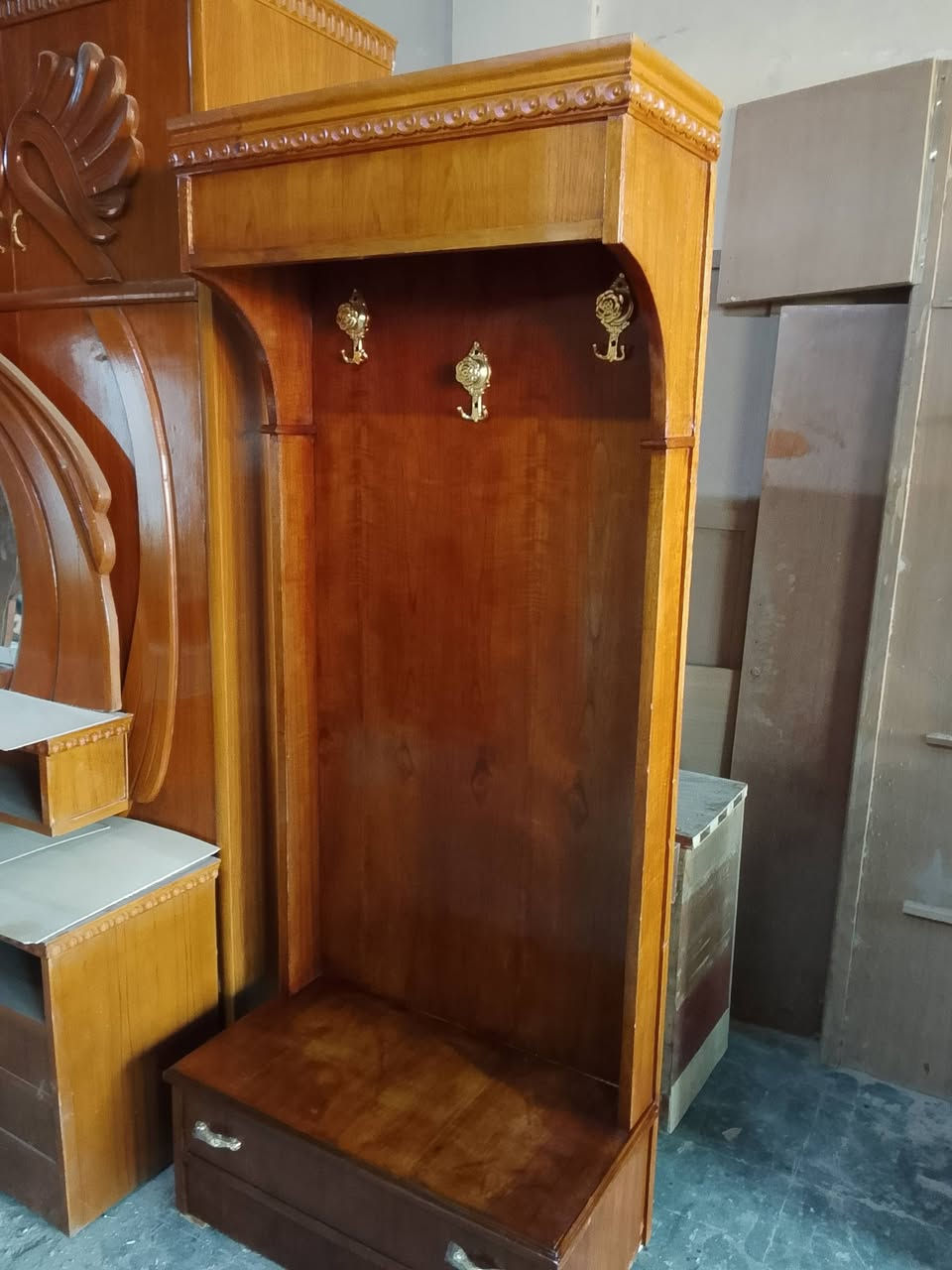 للبيع غرفه اخشاب صاج تكمه ونضيفه كامله مابيها نقص سعرها 550 وبيها مجال العنوان سامراء للاستفسار ***********
