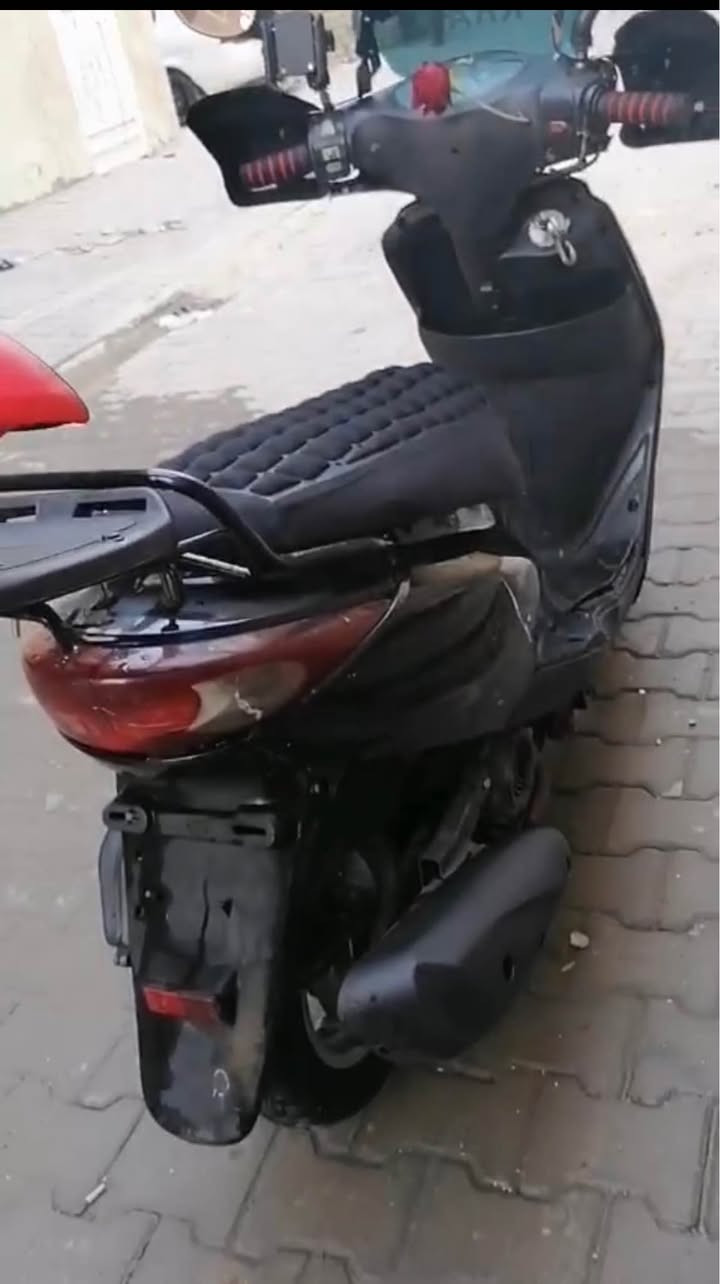 بريز اكززز دراجة برغي ممفتوح بيه سبانة محاط عليه تجي شوفه كبال عينك جيب الف فيتر وتعال احفص مكينة ناعمة كلش مكفولة من كلشي نوقصه خفيفة كلش او ميكلفن 25الف بريك كدام او عداد سرعة وبانزين فقط فقط دراجة نكرة بكل وقت كهربيات كلة شغالة اريد ابيعه او اروسه واخذ فرق بس دراجة نضيفة مثله هم مكفولة السعر 900وبيه مجال للشراي بدون كسران دراجة تسوة وخير من الله واني مكلف بل نشر رقم صاحب دراجة *********** مكاني بغداد متواجد بكل وقت وتساب فقط او اتصال بغداد, العراق

نص مكتوب في الصور:
- KRA