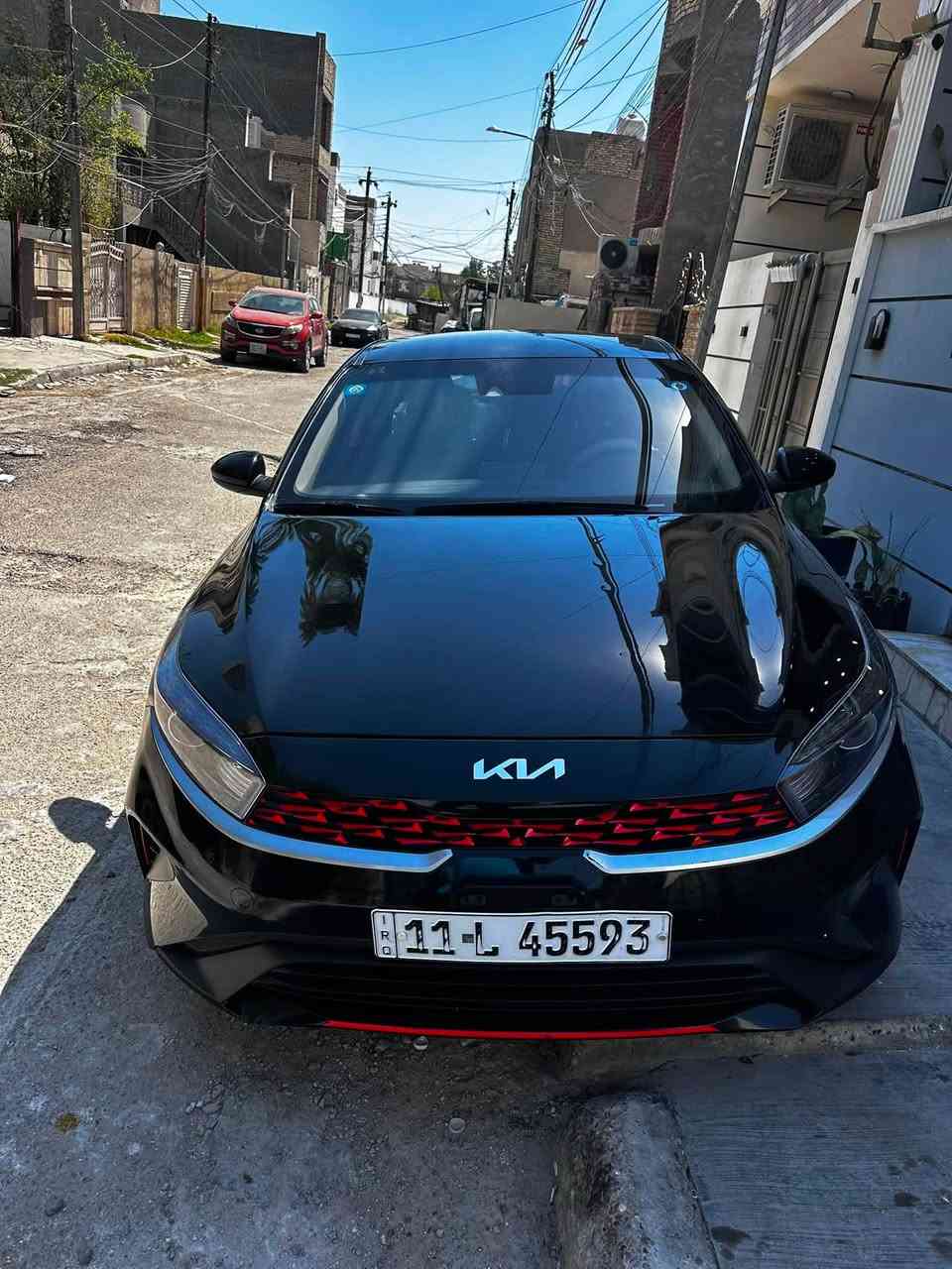 السلام عليكم 
فورتي 23 ماشيه58 الف كيلو 
جاملغ خلفي صبغ وبيها بارد 
السياره جديده نص فول صور الحادث والسونار بلمنشور 
مكينه 2000 دوش مكفول 
مكاني بغداد سعر 132 وبيها مجال 
***********
