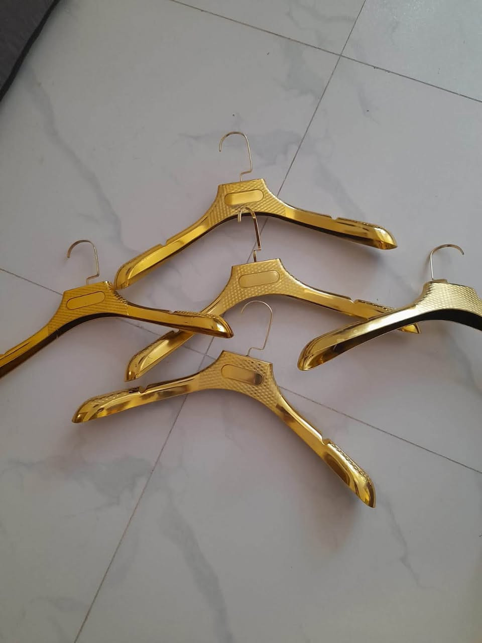 السلام عليكم
غراض محل ملابس للبيع قيم و اخذ  
العنوان كربلاء 
للاستفسار 
***********
