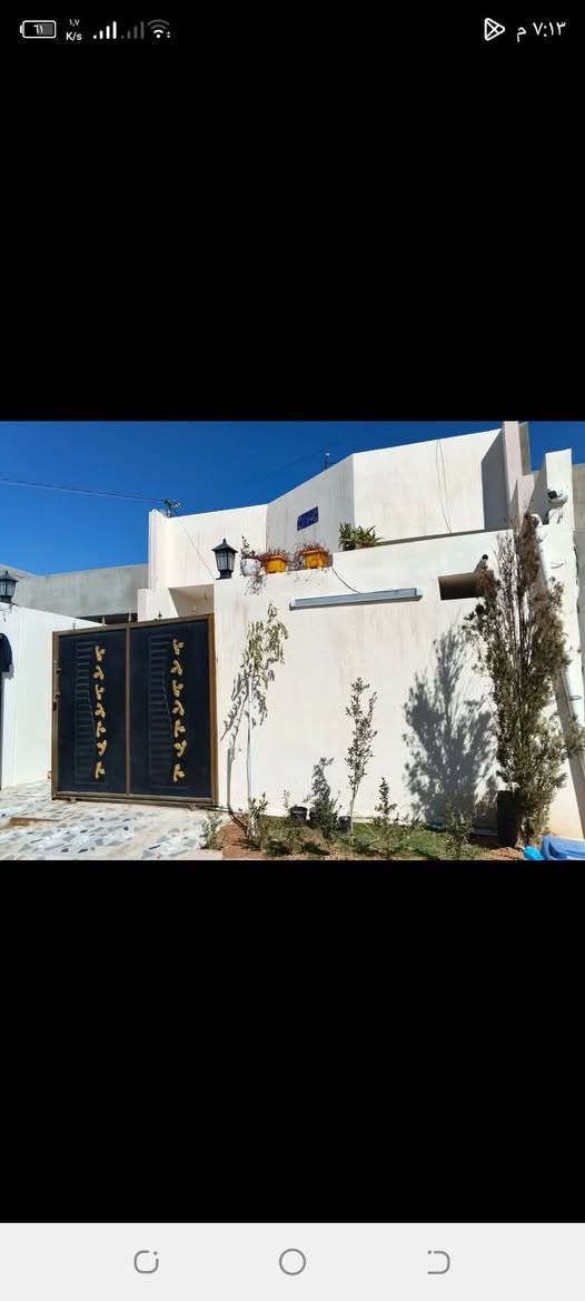 عقار زراعي للبيع حي بدر مقابل مدرسة على شاهين طابق واحد جاهز مع بيتونه 150متر..بناء درجة اولى غرفتين نوم ومطبخ حار وبارد هول استقبال مع بيتونه كبيره...موقع مميز  مجاري وقريبة على الكوسترات
للاستفسار الاتصال على الرقم ***********
