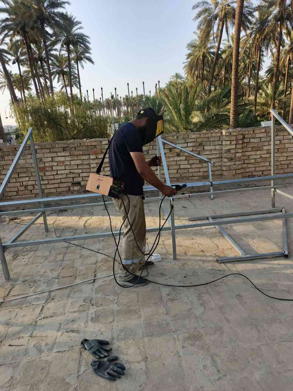 🥰منشور بعنوان ثقافة الطاقة الشمسيه🥰

لماذا افضل استخدام اللحام للحديد المغلون ؟ 

🔹 صلابة وقوة أعلى – يتحمل أحمال ثقيلة بدون انحناء،
🔹 مقاوم للصدأ – الجلفنة تحميه من الرطوبة
🔹 مظهر أنظف – خطوطه مستقيمة وأكثر احترافية في المشاريع النهائية.
🔹 مرونة في التوصيل – تقدر تلحمه أو تثقبه وتبرشمه
🔹 تكلفة أقل للمشاريع الكبيرة – سعر المتر الطولي أرخص من شراء قطع ميكانو جاهزة.
· الميكانو أسرع في التركيب والتفكيك (بدون لحام).
· الميكانو أخف وزن وأسهل للنماذج التجريبية الصغيرة.

🌞خدمة تنصيب الطاقه شمسية🌞
المهندس محمد سعد  
***********📞
حداده 🛠وكهرباء🔌🪛
المواد علينا او عليك مو مشكله 💰
بابل_بغداد_كربلاء
