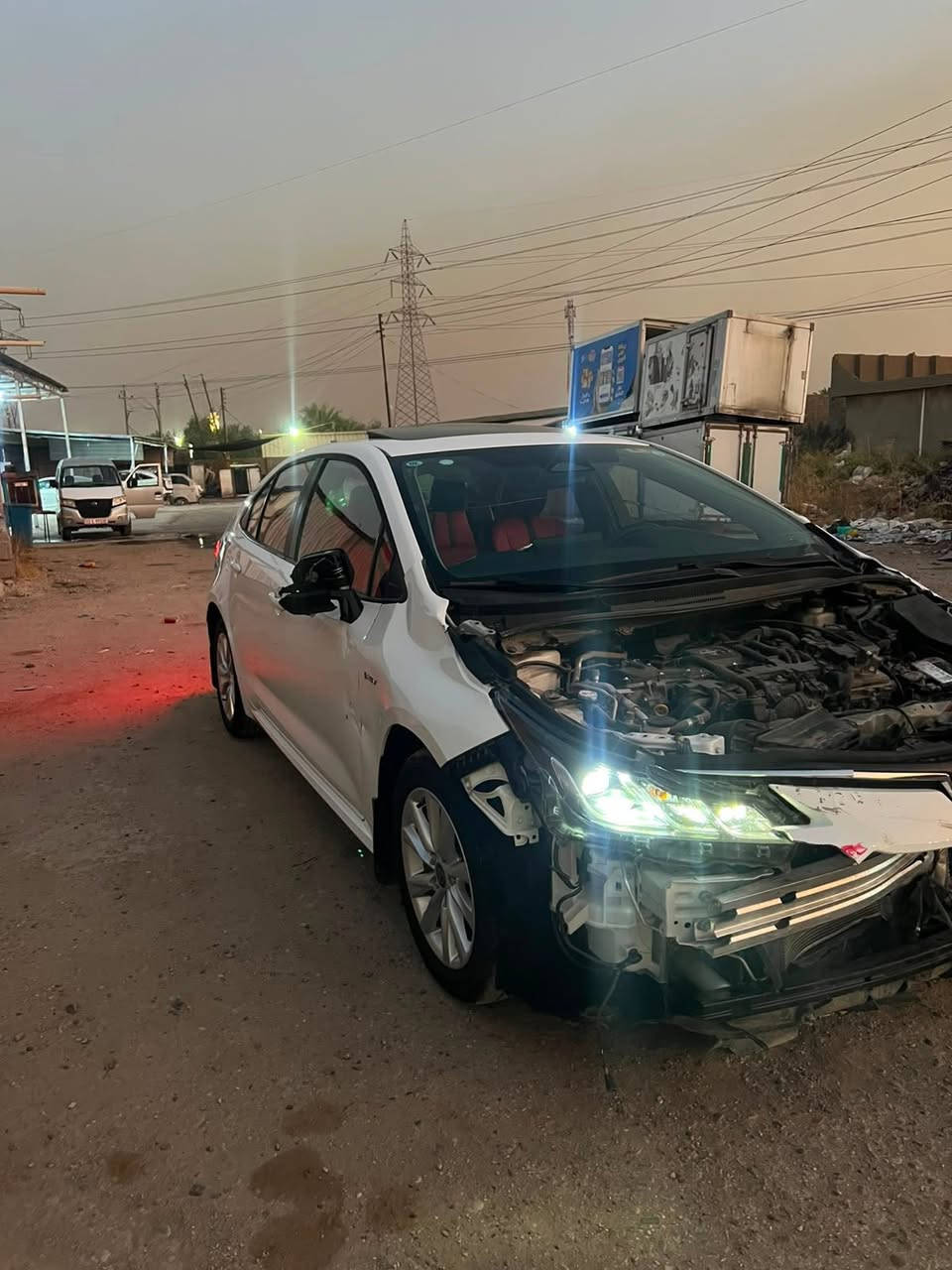 سلام عليكم كورلا ٢٠٢٤
هايبرد فول داخل احمر 

بيها حادث وبيع على وضعها 

سابقاً مكفولة شغالة السيارة 

*********** ماشيه ١٥ الف
