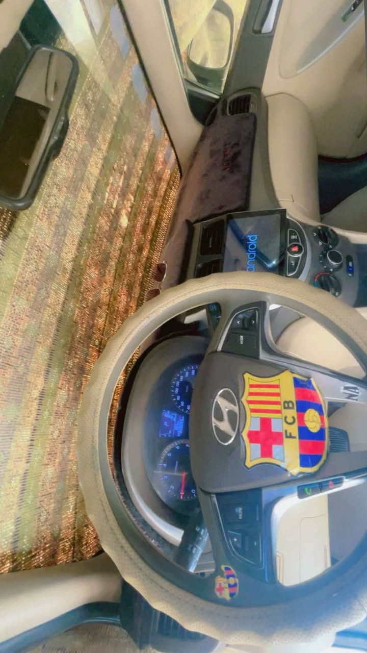 السلام عليكم لبيع اكسنت 2012 خليجي فول موصفات رقم انبار مميز دولي سنويه إلى 2030 بيه 3قطع صبغ بدون دواخل محرك 1600 دوش دكان عالي كير محرك تبريد كله كفاله سعره 87 وبيه مجال بسيط الاستفسار ***********
