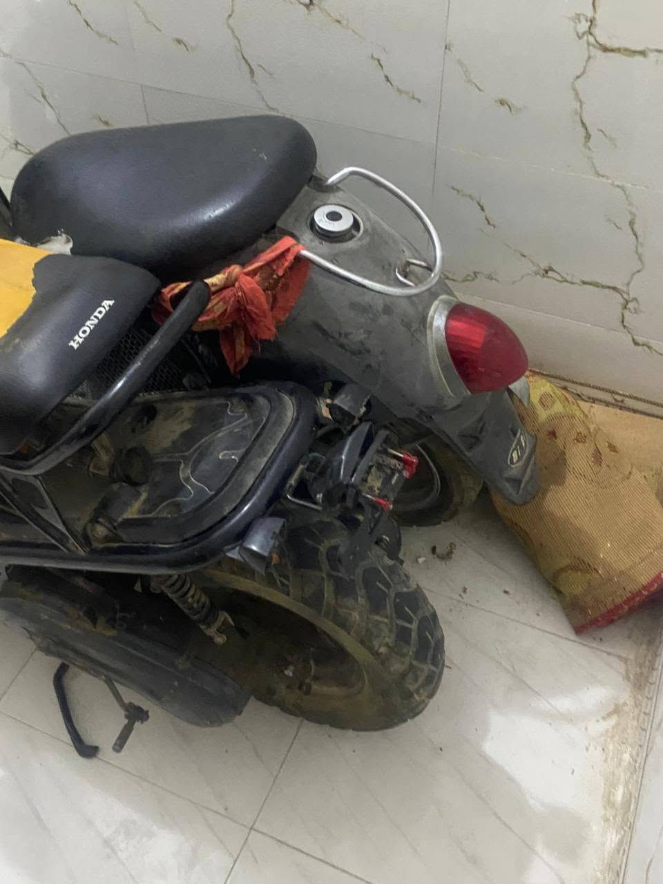 ***********
سلام عليكم شباب هذني دراجات كوم جديد جبناهن ومادري شبيهن لبيع سعر 200وبيهن مجال؟لعنوان حي رحمه لذانيه
