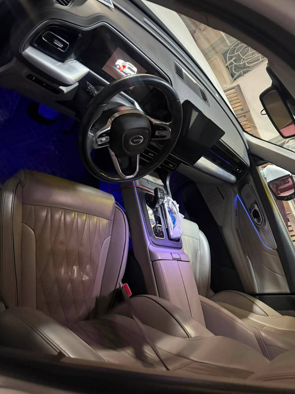 GAC GS8 2023 للبيع 🔥

🚘 GAC GS8 موديل 2023
🤍 لون أبيض — داخلية جلد بيج فخمة
👥 7 مقاعد / 3 صفوف
⚙️ محرك 2.0 Turbo TGDI
💪 248 حصان
🔥 عزم 400 نيوتن متر
🔄 قير أوتوماتيك 8 سرعات AISIN

✨ المواصفات:
• فتحة سقف بانوراما
• عدادات رقمية
• شاشات وأنظمة ترفيه
• إضاءة داخلية Ambient
• مقاعد جلد كهربائية
• تكييف أوتوماتيك
• دخول وتشغيل ذكي
• إضاءة LED
• جنوط ألمنيوم
• حساسات وكاميرات
• أنظمة أمان ومساعدة للسائق
• شنطة كهربائية

📍 الموقع: العرصات – بغداد
💰 السعر: 215,000 دولار، قابل للتفاوض 💵
📞 ***********

السيارة نظيفة جدًا وجاهزة للفحص والمشاهدة.
