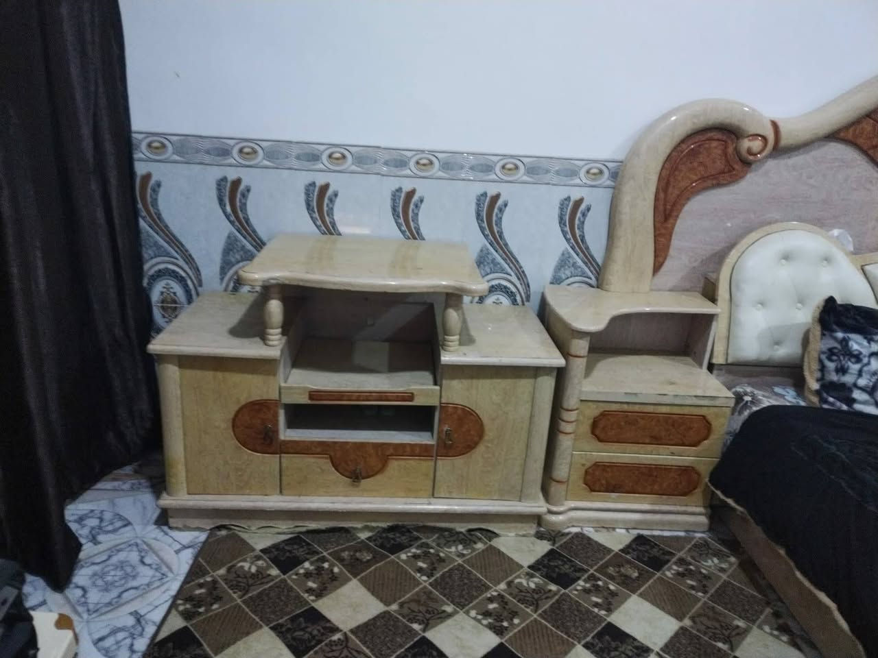 السلام عليكم غرفه اخشاب السعر 225 وبيها مجال ***********
