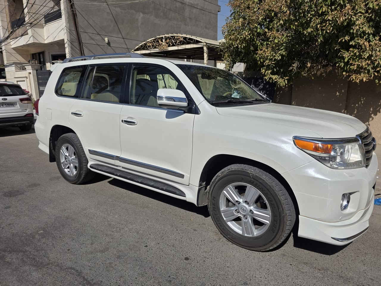 السلام عليكم  
لاندكروز ٢٠١٥ مواصفات SAS باب اول سيارة جديدة رقم اربيل تحويل مباشر 

سنوية جديدة لغاية ٢٠٣١

بدون صبغ وبدون ضربة 

التفاصيل  :

١- محرك ٨ سلندر ٤٦٠٠ المرغوب

٢- فول مواصفات

٣- فتحة سقف

٤- بصمة مع ايرباك عدد (٨)

٥- كرسي كهرباء

٦- كشنات جلد مغلفة والاصلي بالداخل جديد جدا 

٧ - حساسات خلفي + امامي

٨- مري شفط

٩- اشاير ترحيب ليزرية

١٠ - كاميرا خلفية 

١١- طفاية 

١٢- ثلاجة

١٣- كروز سرعة

١٤- تحكم بالمري

١٥- ويل كب اصلي

١٦- بصمات في الابواب

١٧- زراكات لايت 

١٨- شاشة كبيرة 

١٩- كفالة كير ومكينة حدادية

تخم تاير ياباني 

٢٠- باقي مواصفات اخرى .

٢١- تدفئة + تبريد ٣ قطع ثلج

٢٢- السيارة ماشية ١٠٦ ألف

٢٣- السونار مرفق مع الصور .

ملاحظة : يوجد بارد خفيف جدا بالجاملغ الايمن والجنطة . 

______________________

مكان السيارة بغداد / الكرخ 

السعر ٣٩٧ ورقة 

هاتف  ***********
