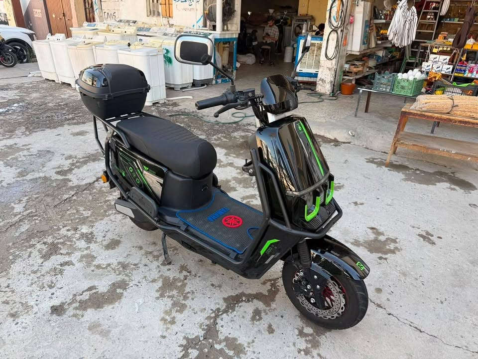 ---

🏍️ دراجة شحن للبيع - نوع USKEEZE - اوباما 
نظافة فول

السلام عليكم
دراجة شحن كهربائية للبيع، الدراجة مثل ما موضح بالصور نظافتها 100% وجاهزة ما تحتاج اي شي.

المواصفات:
النوع: USKEEZE (الموديل الحديث)
اللون: اسود لماع مميز مع لمسات اخضر
الحالة: نظيفة جداً، استخدام قليل، بدون اي عطل
البطارية: بطارية قوية تدوم طويلاً
الإضافات: 
1- صندوق خلفي كبير للقفل
2- حديد حماية جانبي وأمامي كامل (سيفتي)
3- شاشة ديجيتال + لايت زنون قوي
4- دوسات واسعة ومريحة

مكان الدراجة: الموصل
الفحص: بيدك تفحصها وين ما تريد

السعر: [850] وبيها مجال بسيط للشراي

للاستفسار مراسلة الصفحة أو الاتصال على: [ ***********]

الي يجي يشوفها ما يختلف ان شاء الله.

---
