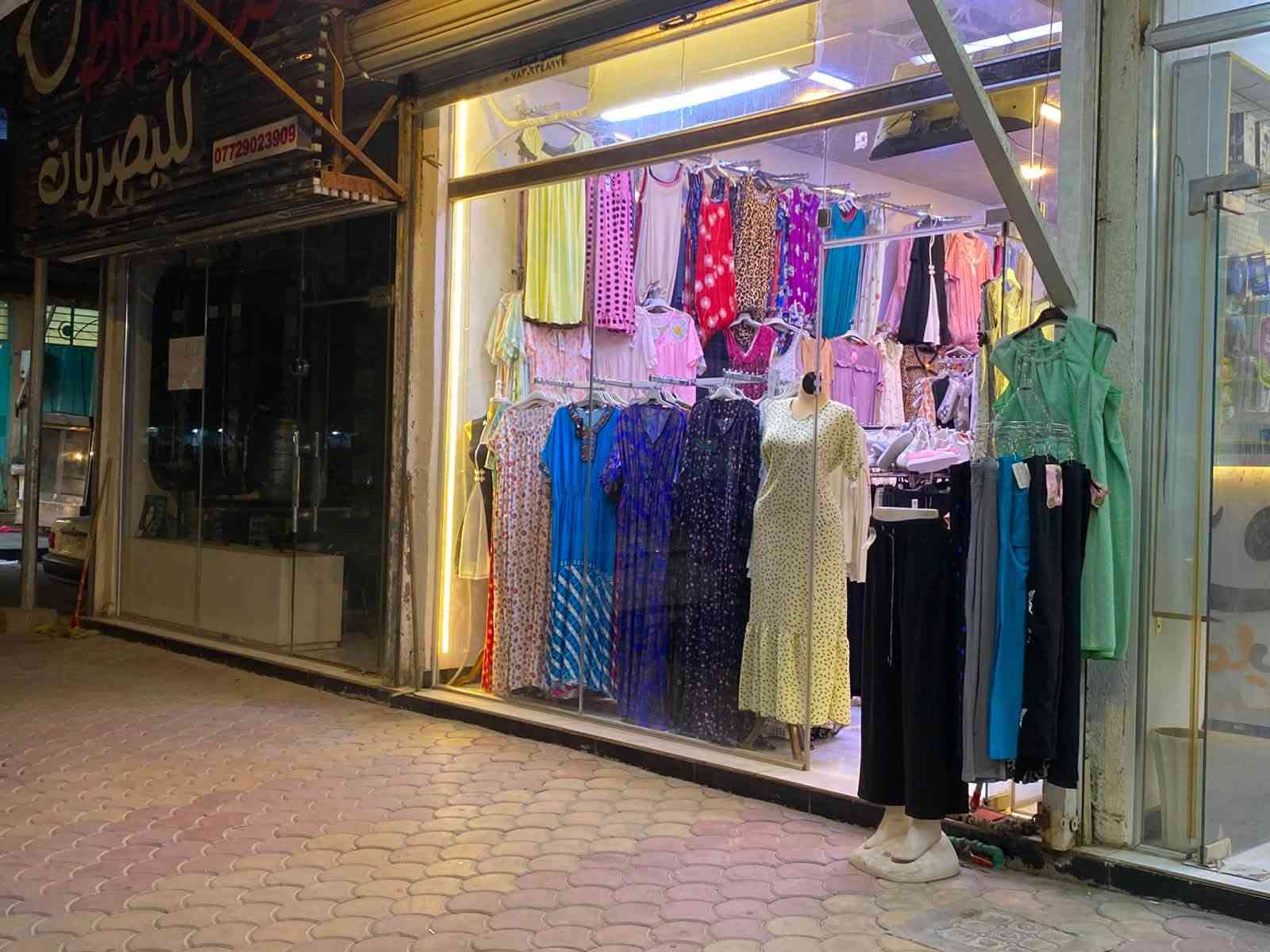 سلام عليكم محل للبيع مع كافة محتوياته. العنوان كربلاء حي الغدير للاستفسار الاتصال على الرقم ***********
