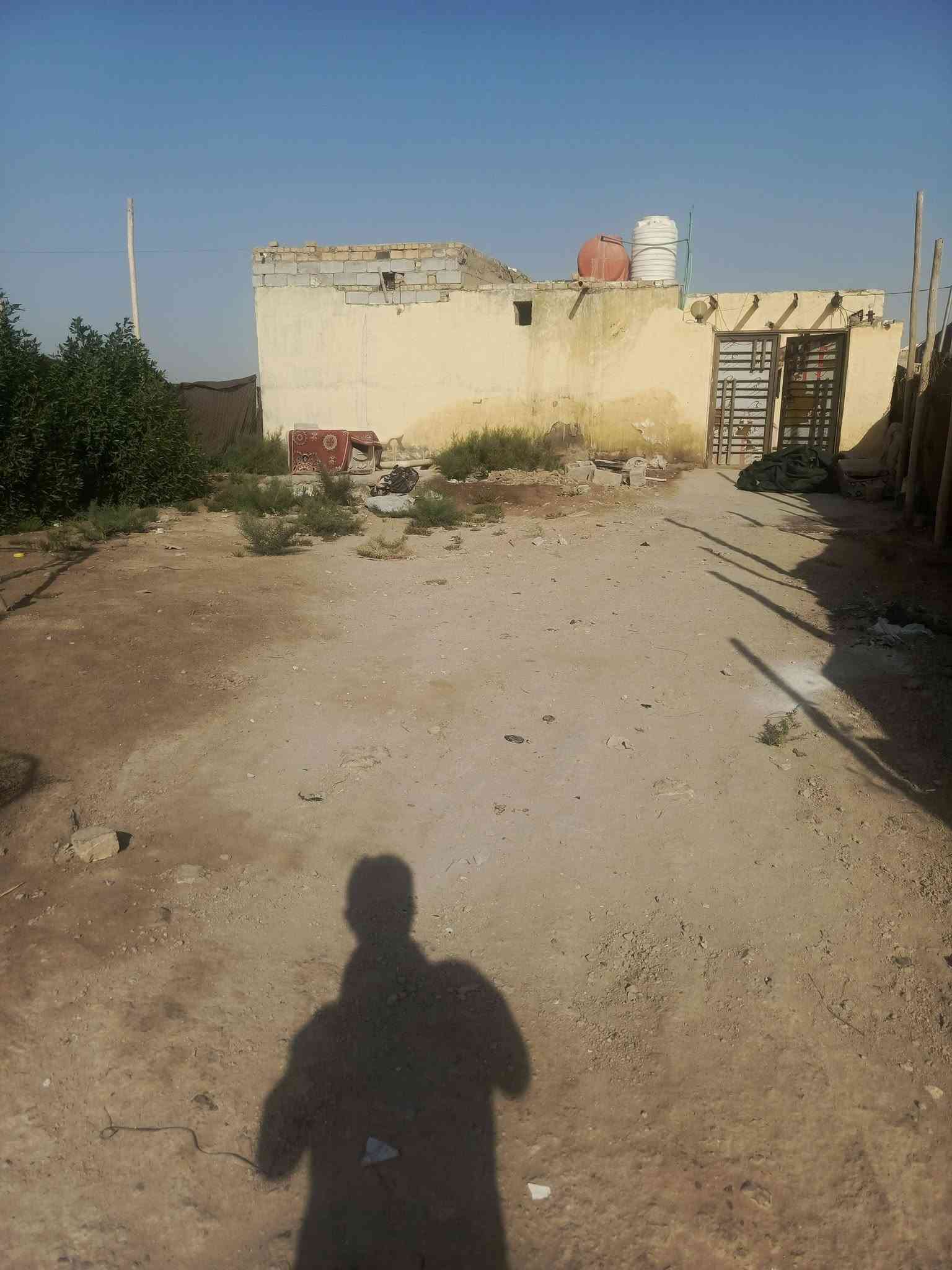 بيت للبيع • ٢٠٠م • نضيف