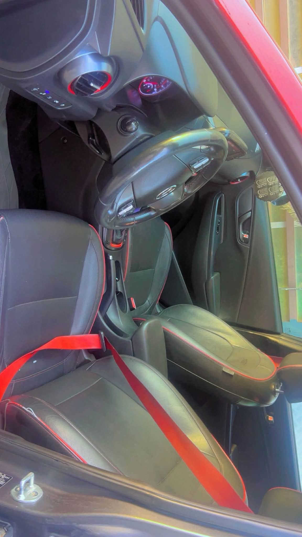 السلام عليكم  للبيع كونه 2019 فول 1/1
Hyundai Kona Iron Man Edition

* الموديل: 2019

* الفئة: Iron Man Edition

* المحرك: 1.6L T-GDI Turbo

* عدد السلندرات: 4 سلندر

* القير: 7 سرعات DCT دبل كلتش

* نظام الدفع: AWD دفع رباعي

* ويل حجم 18 إنچ Iron-Grip Dual Tone

* نظام الصوت: Infiniti Premium Audio

* السماعات: 8 سماعات

* الشاشة: 8 إنچ Touchscreen

* Apple CarPlay: موجود

* Android Auto: موجود

* الشحن اللاسلكي: موجود

* Head-Up Display HUD: موجود

* عدادات: شاشة LCD قياس 4.2 إنچ

* المقاعد Leather مع تطريز وتفاصيل Iron Man

* المقاعد الأمامية: تدفئة 

* الدخول والتشغيل Smart Key + Push Start

* نظام نزول المنحدرات: موجود

بسمي عنوان بغداد حي القاهره ***********

السعر ١١٣ وبيه مجال بسيط
