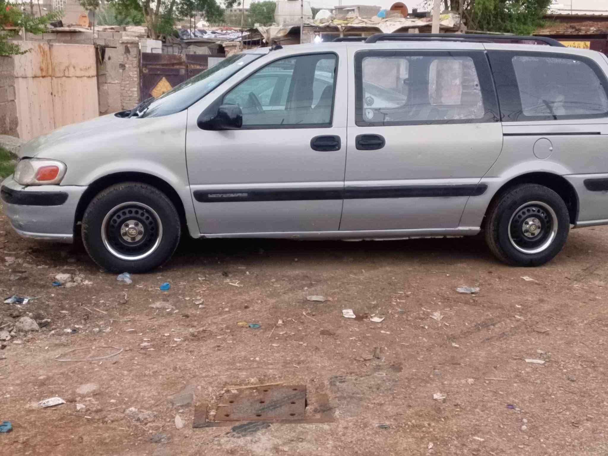 سلام عليكم سياره شوفر ليت فنچر موديل 2000 سياره. حلوه كشرها نضيف تخم تاير كهربائيات شغاله كير نضيف مكينه نضيفه بيها كازكيت بس شغاله تحويل ثاني يوم أبيع سعر 20 ورقه رقم بغداد الماني مكاني بغداد الزعفرانية رقم ***********
