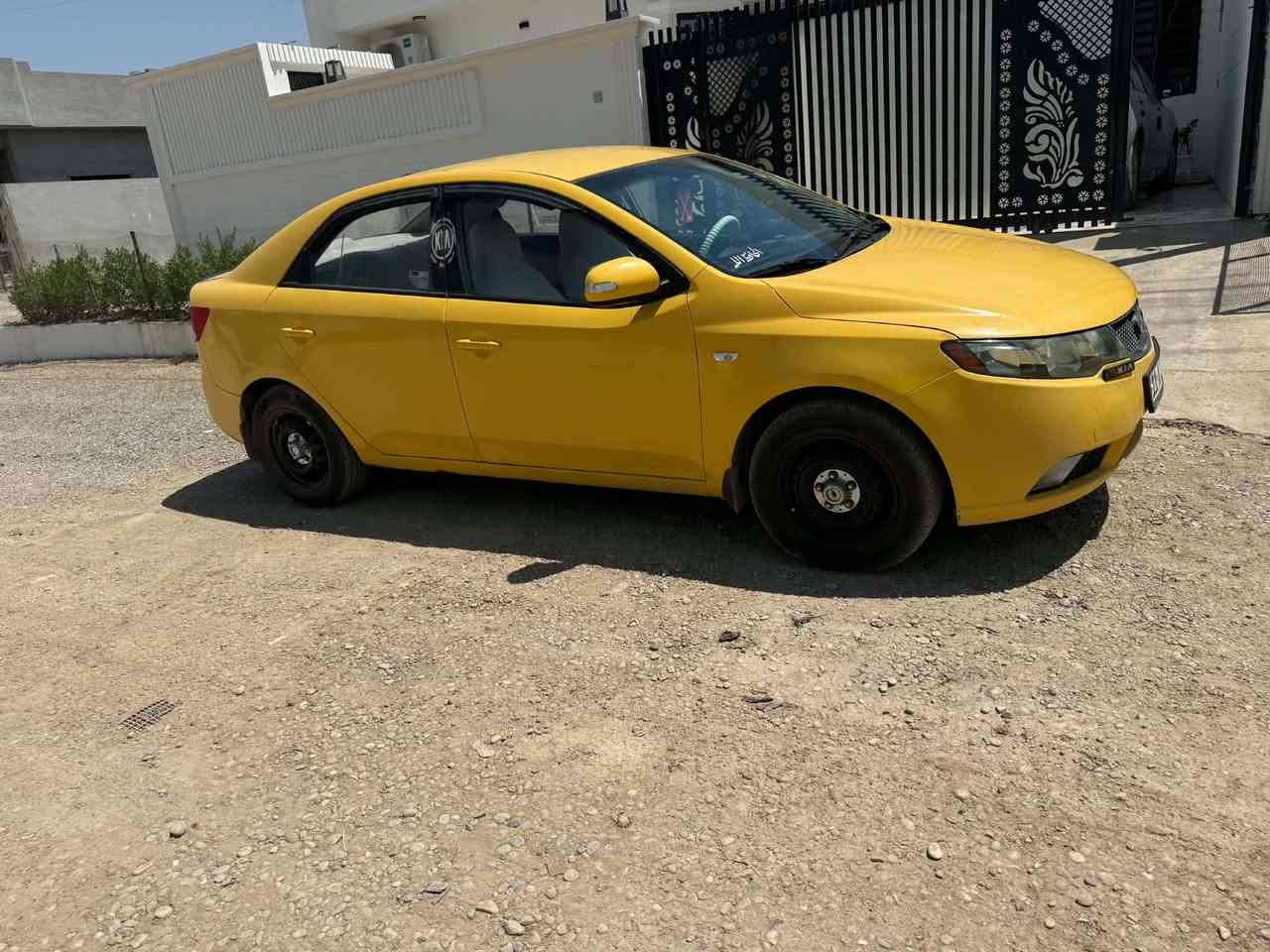 كيا سيراتو موديل ١٠ رقم بغداد مشروع وطني ضرر بيها ملاحظات بدون تبديل وضربه كير محرك صدر تاير كهربائيات تبريد كله شرط للبيع السعر ٧٧ المكان كركوك ***********
