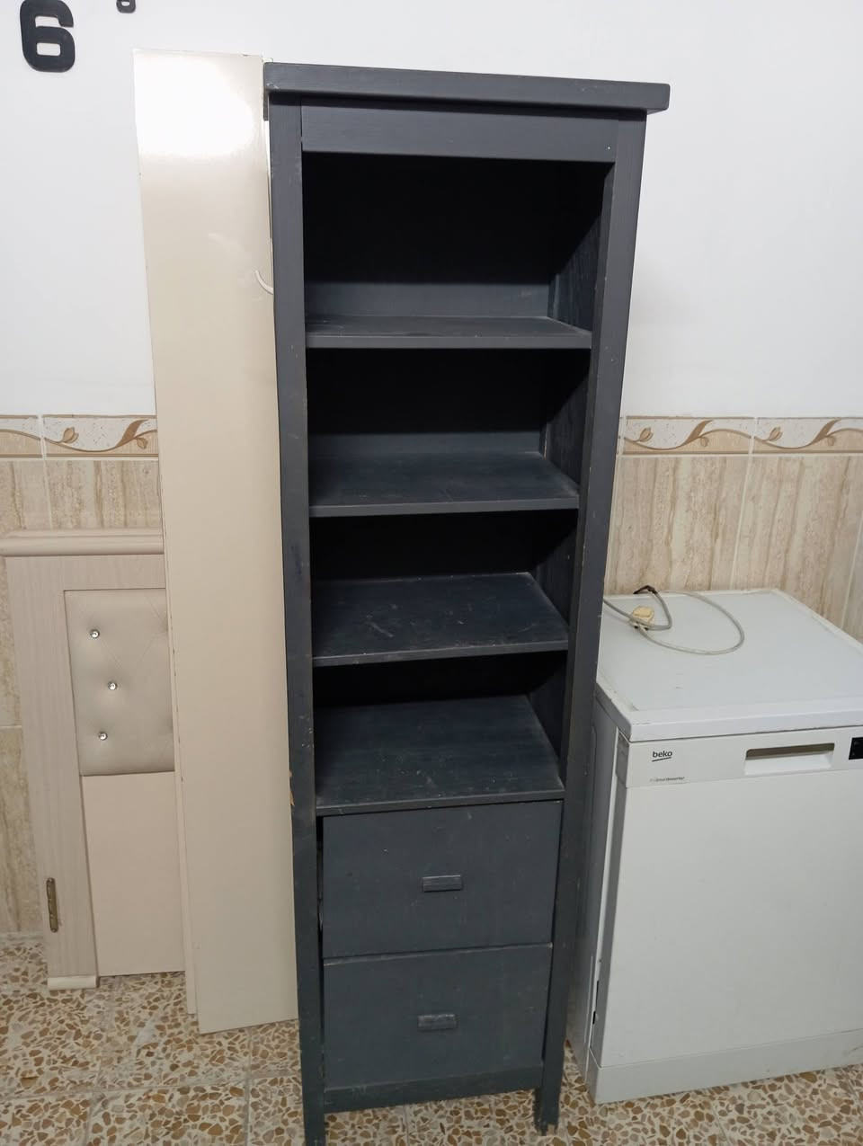 عربنة جديدة  سعرها 75 الف 
كومدي خشب عراقي اصلي 50 الف 
سرير عدد2 75 الف
***********
اربيل
