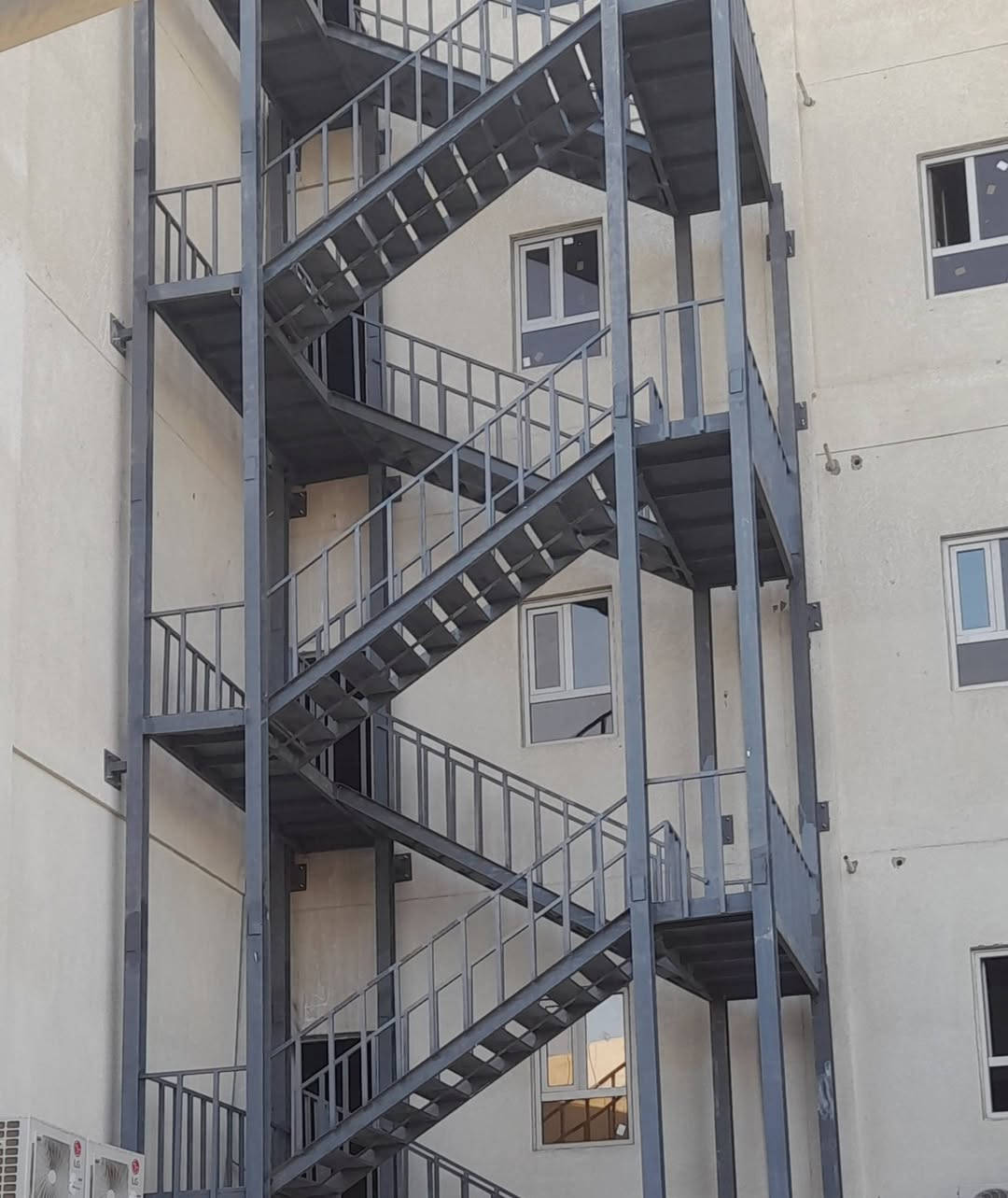 سلام عليكم كافه اعمال الحداده والهياكل الحديديه وبكادر متخصص ***********
