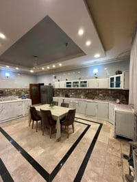 🏡 للإيجار – بيت مؤثث مميز في السيدية ✨ مساحة 300 م² 🛏️ 5 غرف نوم 🛋️ صا...