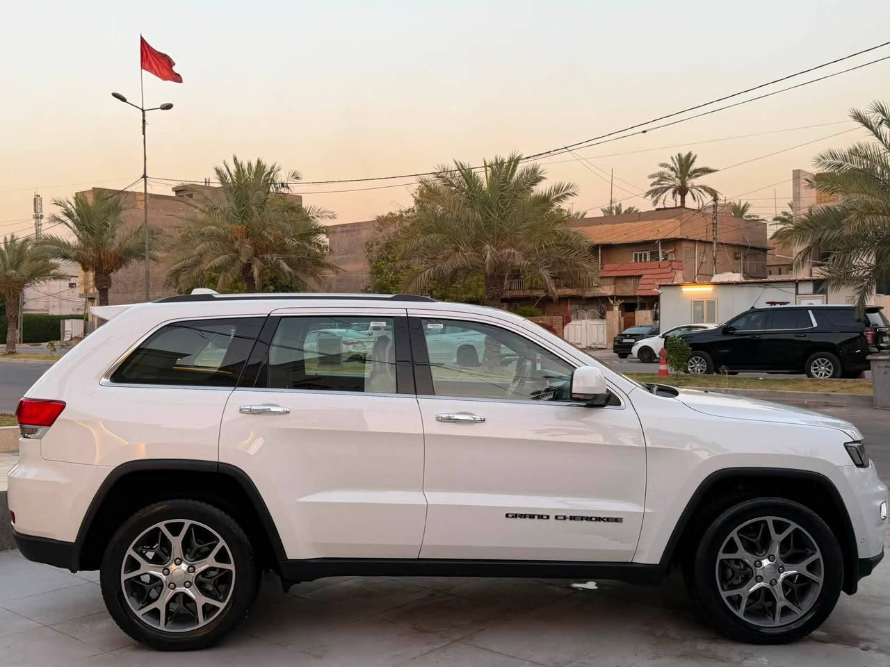 السلام عليكم عندي جيب 2019 لمتدد خليجي السياره كفاله عامه من الصبغ والضربه والتبديل السياره جديده بمعنى الكلمه رقم  بغداد سياره كلش جديده 
ماشيه 52 km
بانوراما 
بصمه
جلد
خزن ميموري 
مقاعد كهرباء 
جنطه كهرباء 
وباقي المواصفات المعروفه 
مكاني بغداد   
السعرررررر 248$
للاتصال
***********
