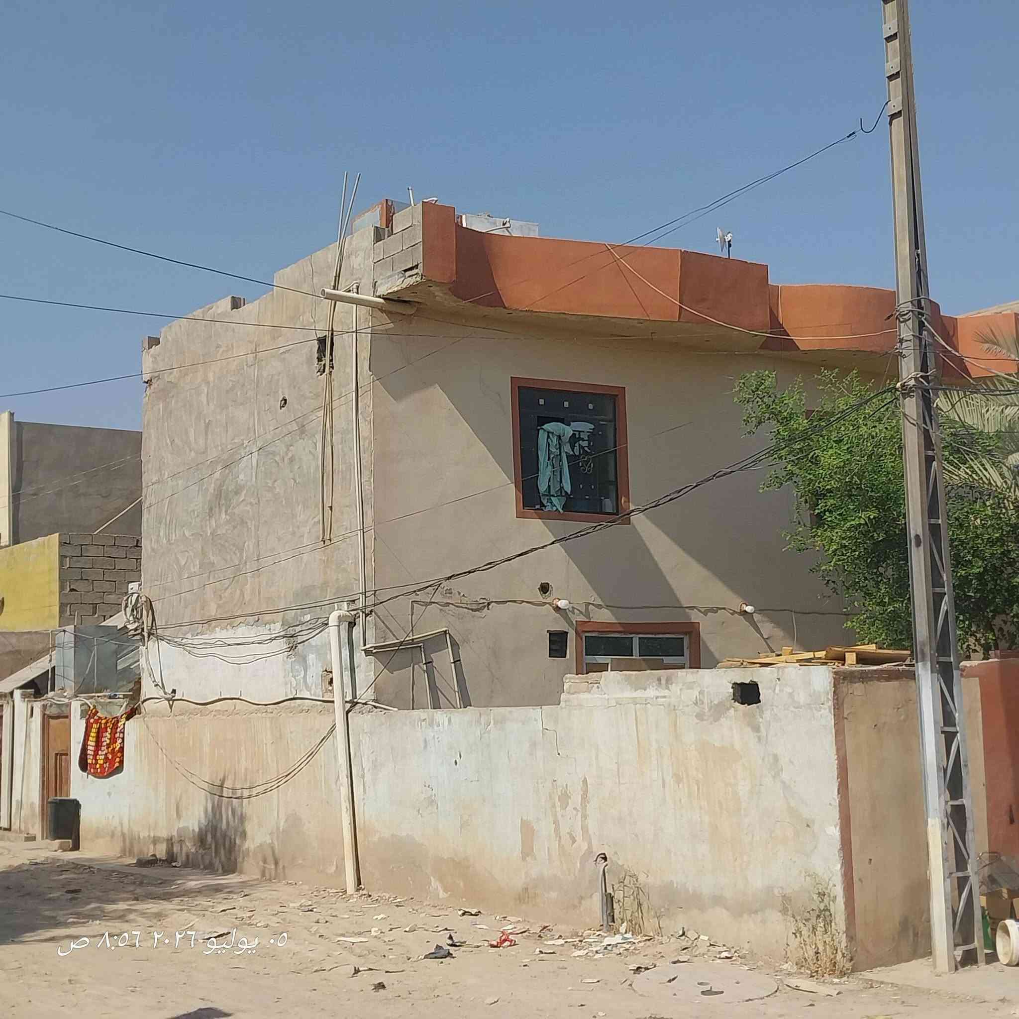 بيت البيع بحي صلاح الدين من جهت الفراز مساحة ٣٠٠ ركن  مقسم يرهم ستثمارقريب على شارع الريسي ***********
