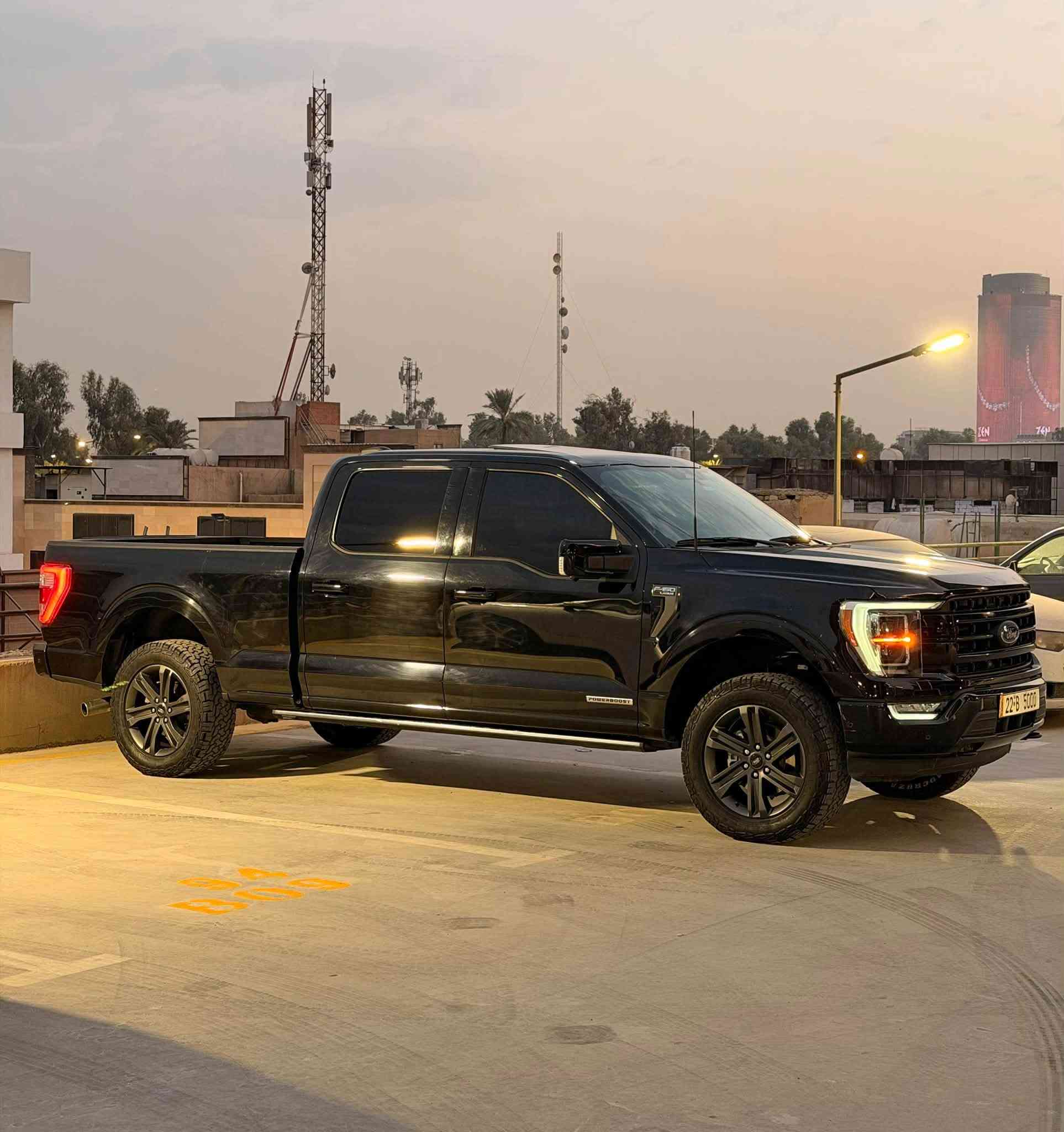 فــــورد F150 لاریـــات و هـــایبرید / استيراد خاص VIP
موديل / ٢٠٢٣ - بودي طويل
ماشية / ٤٥ مايل فقط 
ســـعر / ٣٧٥ 💲 
لـــون / اســـود + مغلف ppf البجم 
🔹 مكينة / ⚡️ Hybrid +  3.5 Twin Turbo
🔷 مـــواصـــفــات / بــانــوراما - هــایبــرد - شــــاشـــة ذكية كبيرة - شــاشـــة عداد اليكتروني - حـــســاسات امامي و خلفي و جانبي - داخل افخم نوعية جلد لونين - تايرات و ويل حجم بلادي عملاق - انارات اضافية داخل بودي و جوانب سيارة - شاشة عربية - دواســـات کــهربائــیـــة - رادارات امامي و خلفي - سماعات بالكشن و سقف - بانوراما كبيرة - منافذ كهرباء ٣٠ امبير - تشغيل عن بعد - مكينة ٣,٥ توين تيربو هايبريد - مضلل بالكامل - لايتات عدسة و زينون متحركة - هواية مواصفات اخرى ……. الخ 
 🔹الضرر و رقم شاصي / 1FTFW1ED0PFB45556
الحادث / تبديل بابين باادي نفس اللون + pdr شبر بالبودي + تصليح سيارة من دبي كلها بيدي و اني كصيت سيارة من امريكا . 
رقم / اربيل + موافقة تضليل 
موبايل 📲 :  ***********
موبايل 📲: ***********
