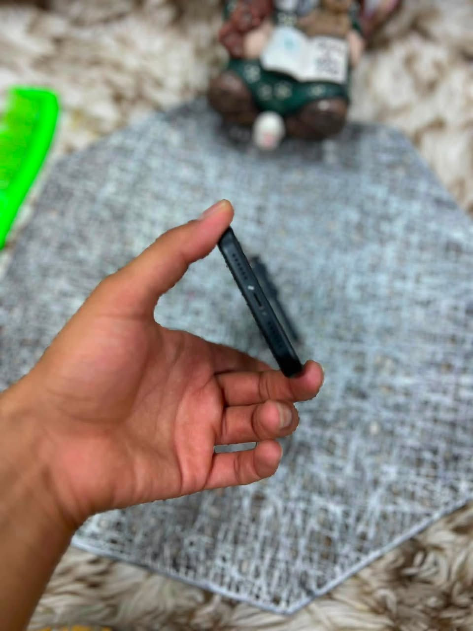 السلام عليكم 📱 للبيع iPhone 14 Pro Max
🔹 سعة التخزين: 256GB

🎨 اللون: ابيض 

🔋 البطارية: 92% (بلاديه)

🖥️ الشاشة: أصليه بلاديه 

📱 نموذج  الجهاز: امريكي 

✨ محول شاصي كامل iPhone 17 Pro Max لون اسود 

✅ جميع وظائف الجهاز شغالة 100% بدون أي خلل (الكاميرات، البصمة Face ID، السماعات، الشبكة وغيرها).

💰 السعر: (750ألف) 

مكاني خمسه ميل 

تواصل واتساب ***********
