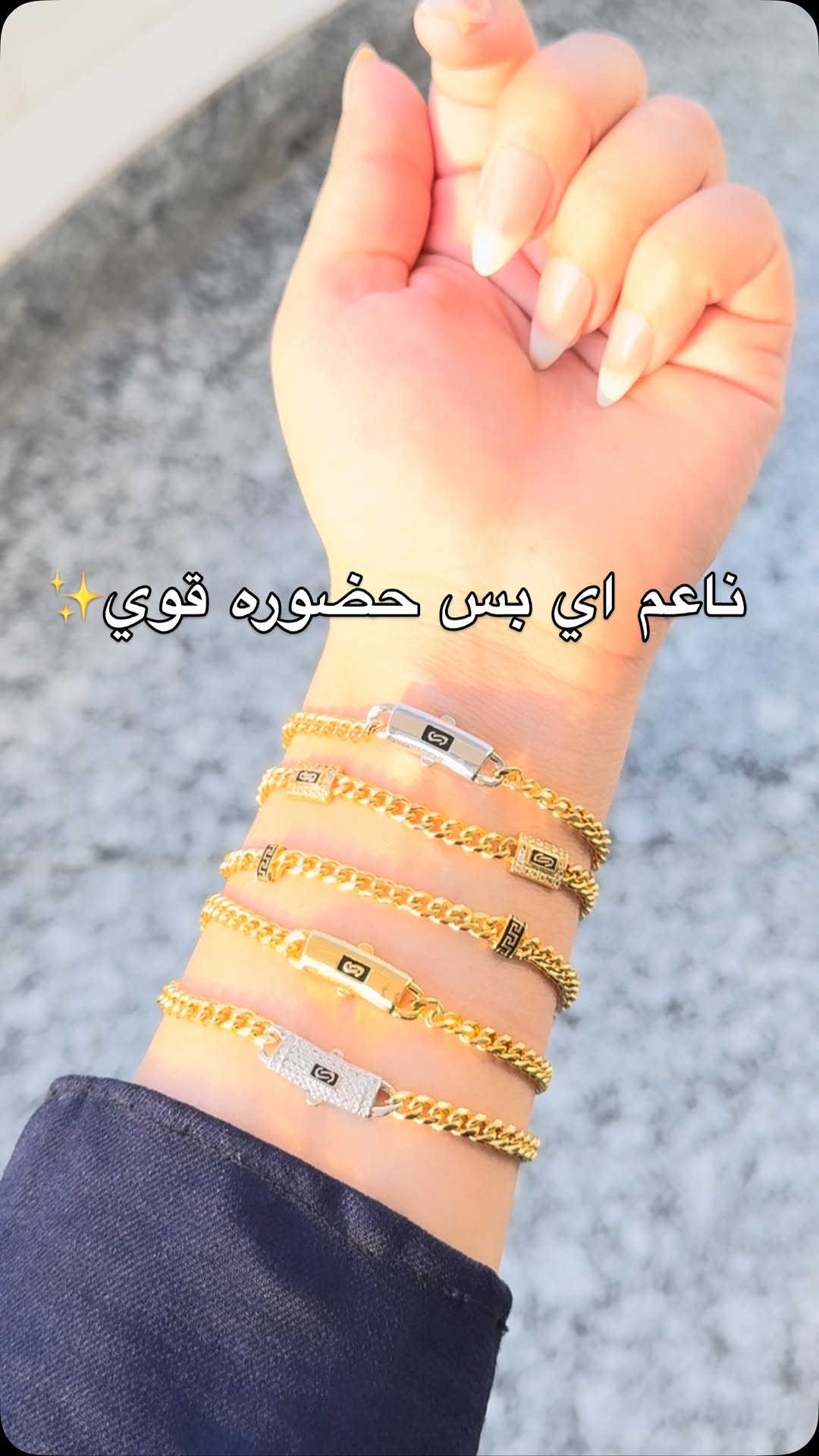 ناعم اي بس حضوره قوي✨

نص مكتوب في الصور:
- ناعم اي بس حضوره قوي ✨