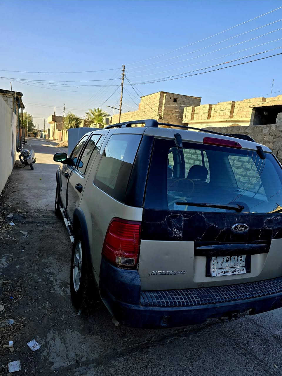 فورد اكسبلور موديل 2004 .
٧ راكب سيارة عائلية وخدمية .
رقمها  ٥٣٠٣٥ / صلاح الدين . رقم حلو ومميز .
سنوية كارتونية خضرة .  السيارة بدون اضبارة. 
السيارة من اشتريتها مابيها اضبارة بالمرور . شرط ادكها حاسبة بكل المديريات .السيارة بدون تحويل لان مابيها اضبارة .بالمرور  فقط اسويلك وكالة عامة من الوكيل واني الوكيل الاول . سيارة بعدها عالبلاد  . شرط بدون صبغ . بدون تبديل  . فقط شبرين تعديل بارد  مرضح بالصور . محرك. بلادي شركة معمر جديد استندر . گير شغال فقط بيه عطل نمرة البگ ويحتاج تصليح او تبديل وحساب التصليح ينزل من السعر . كهربائيات .صدر جيده .  تايرات خلفي جديد  تايرات امامي نص عمر . تبريد عاطل بيه ليك  . نوزلات جدد مال نيسان اقتصادية جدا بصرف البانزين شرط . سيارة رخيصة وزينه  . 
السعر نقداً  ٥٥ $ ورقة  قابل للتفاوض .
وأيضاً ترهم مراوس بسيارة بيك اب دبل قمارة .
وايضا ترهم بمقدمة وقسط وترهم مقدمة ومدة 
مع وجود ضمانات التسديد والسعر حسب الاتفاق .
مكان السيارة . كركوك . ناحية الزاب. 
للاستفسار 
***********
***********
