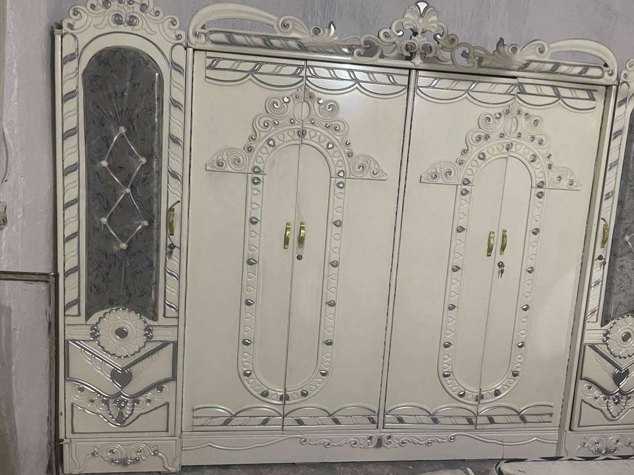 غرفه للبيع السعر600وبيها مجال اي استفسار ***********
