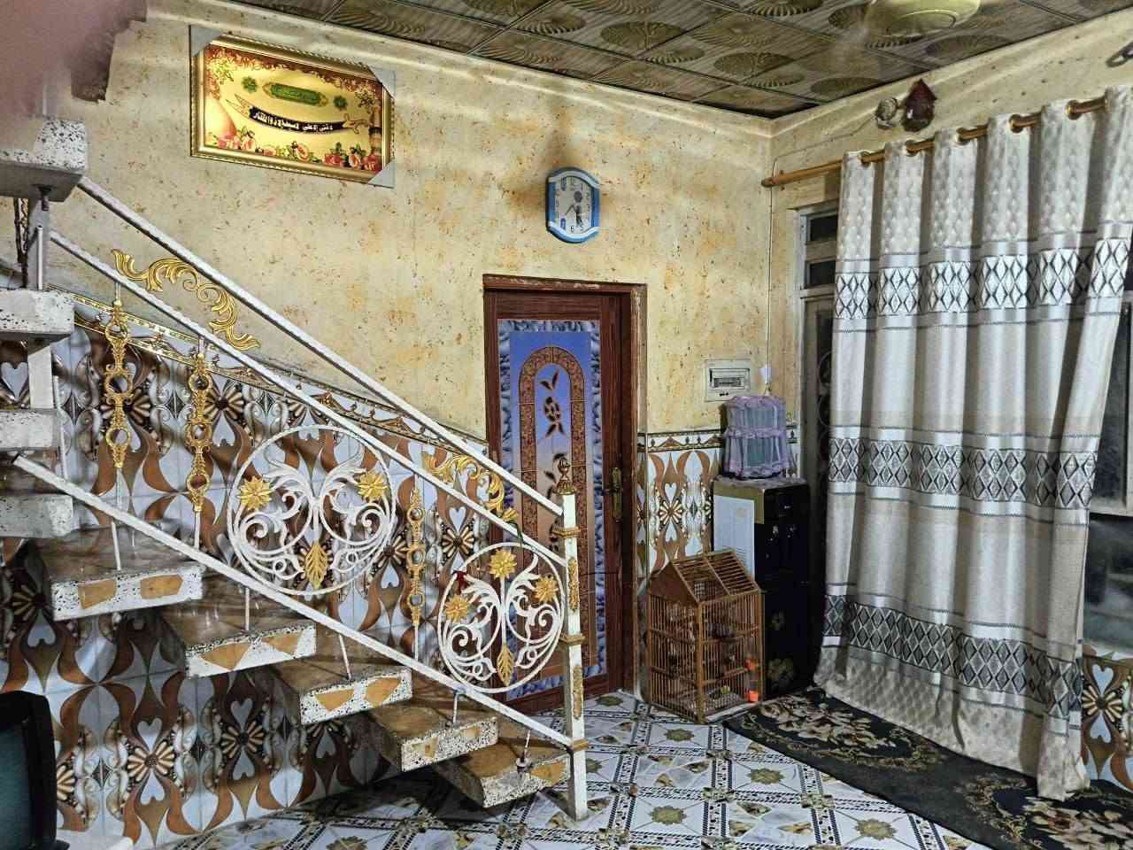 السلام عليكم
دار 150 متر للبيع يحتوي على غرفتين او صاله او مطبخ وستقبال او صحيات داخليه او خارجيه الاساس صب السكف صب البناء فرمستون السطح جاهز السعر 39 او بي مجال العنوان شارع المطار القديم مقابيل عياده الكوثر الطبيه 

***********

***********

